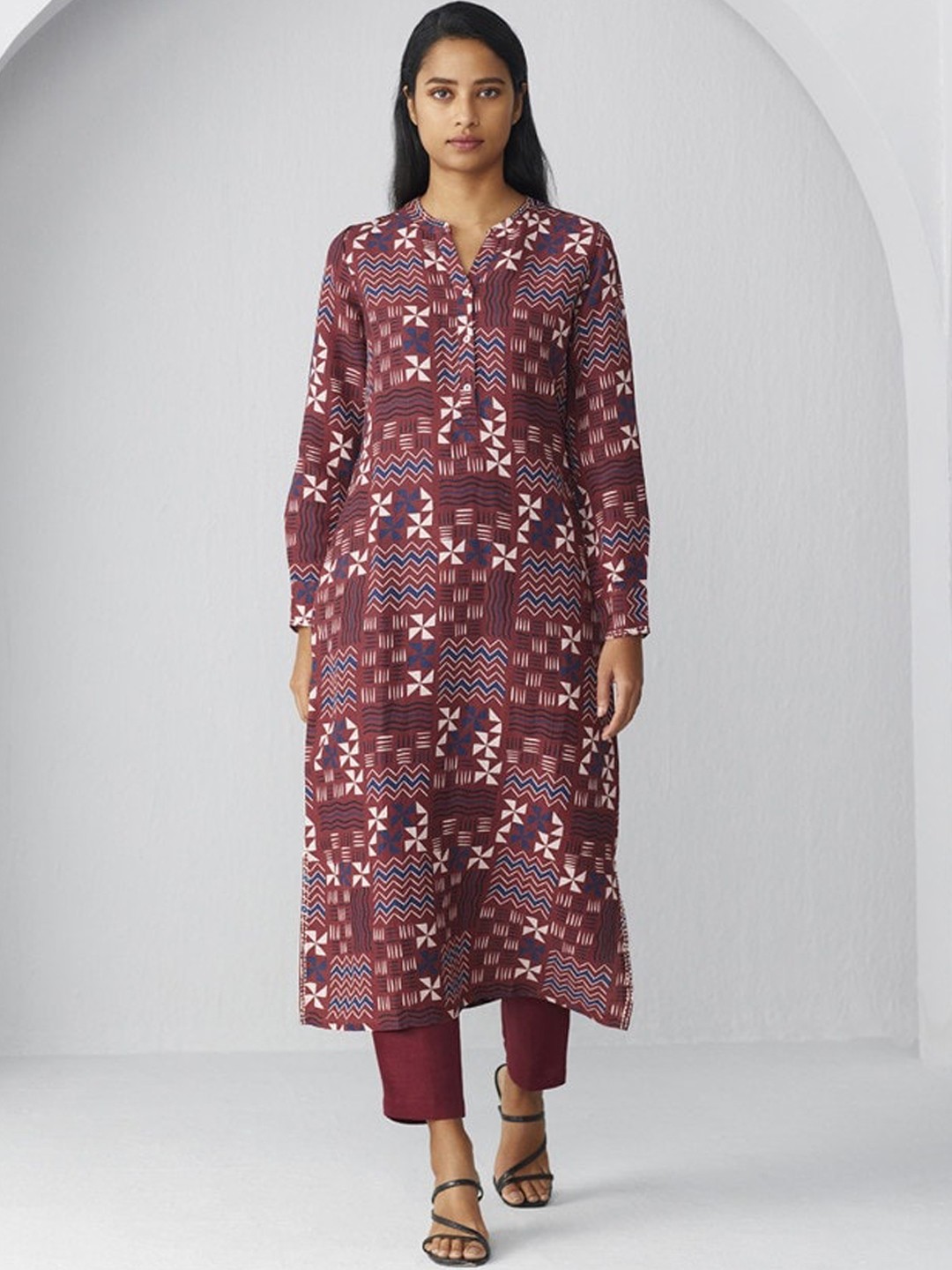 

Ancestry Geometric Printed Mandarin Collar Linen Straight Kurta, Brown