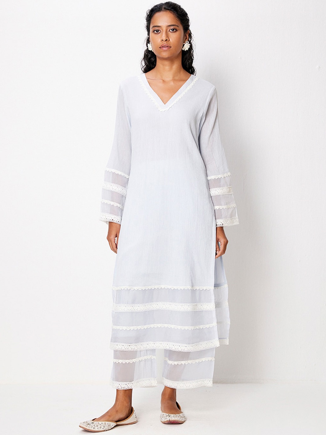 

Ancestry Embroidered V-Neck Straight Cotton Kurta, Blue
