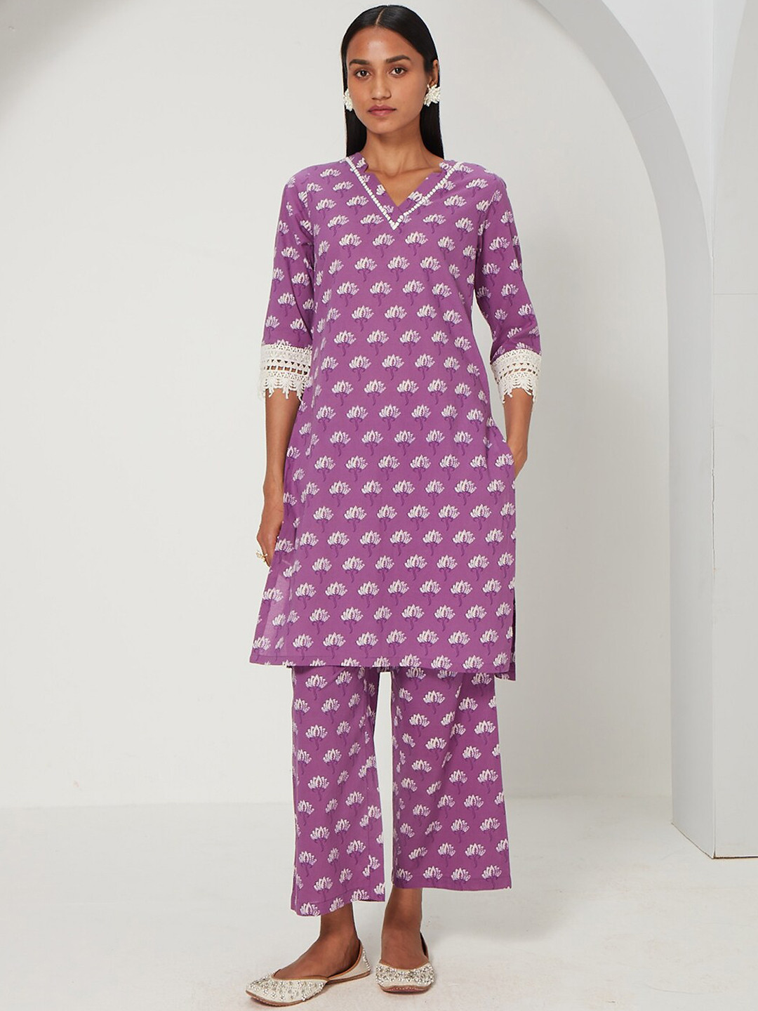 

Ancestry Floral Printed V-Neck Straight Kurta, Purple