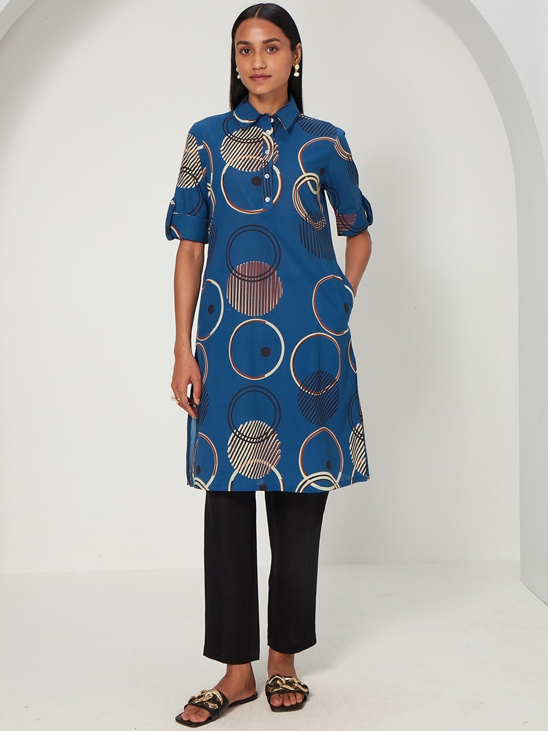 

Ancestry Geometric Printed Shirt Collar Roll Up Sleeves Straight Kurta, Blue