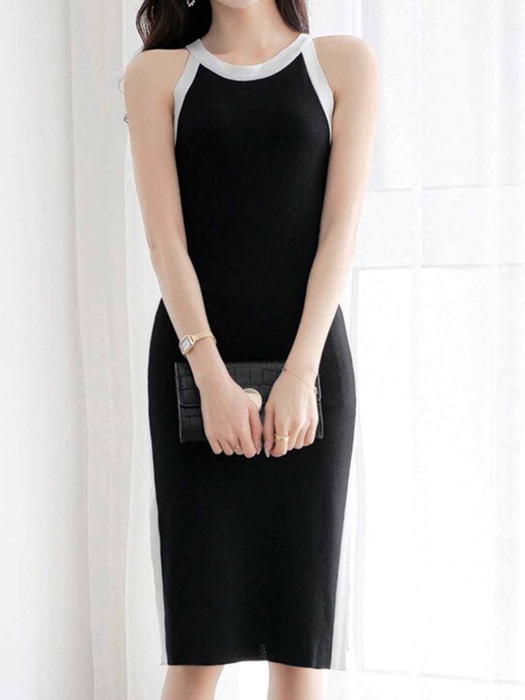 

StyleCast Black Round Neck Sleeveless Bodycon Dress