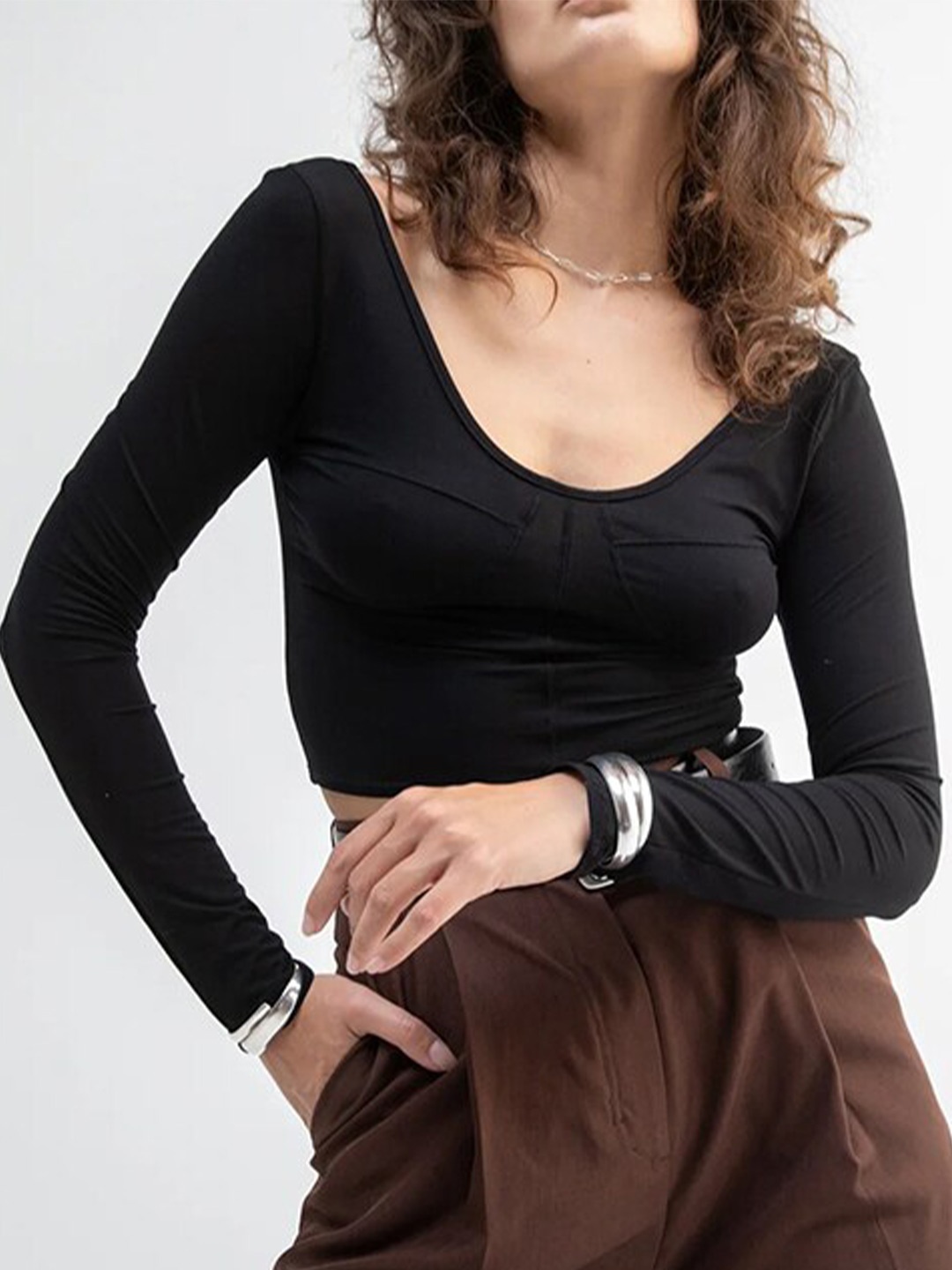 

StyleCast Black Scoop Neck Fitted Crop Top