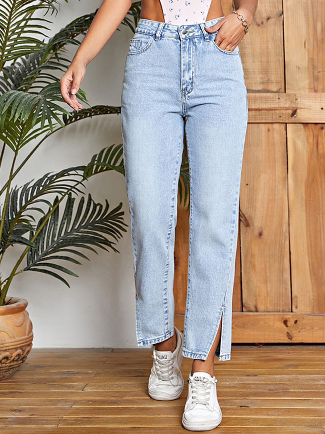 

StyleCast Women Boyfriend Fit Mid-Rise Clean Look Jeans, Blue