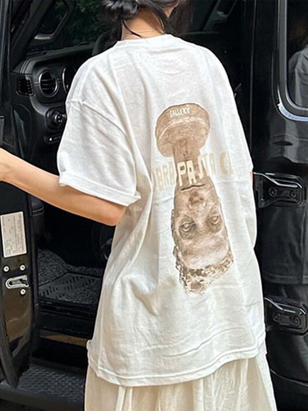 

StyleCast White Graphic Printed T-shirt