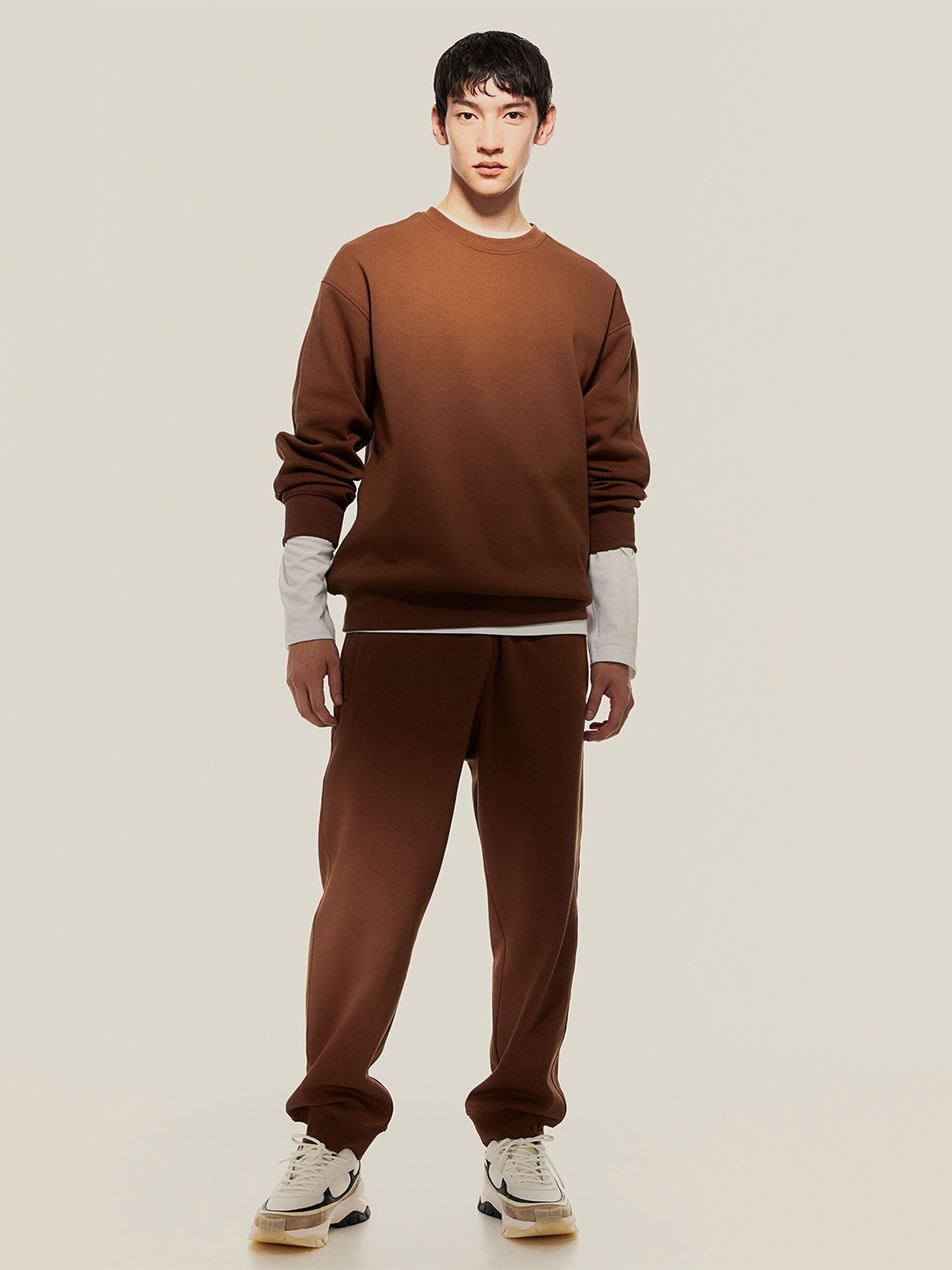 

H&M THERMOLITE Relaxed Fit Sweatshirt, Brown