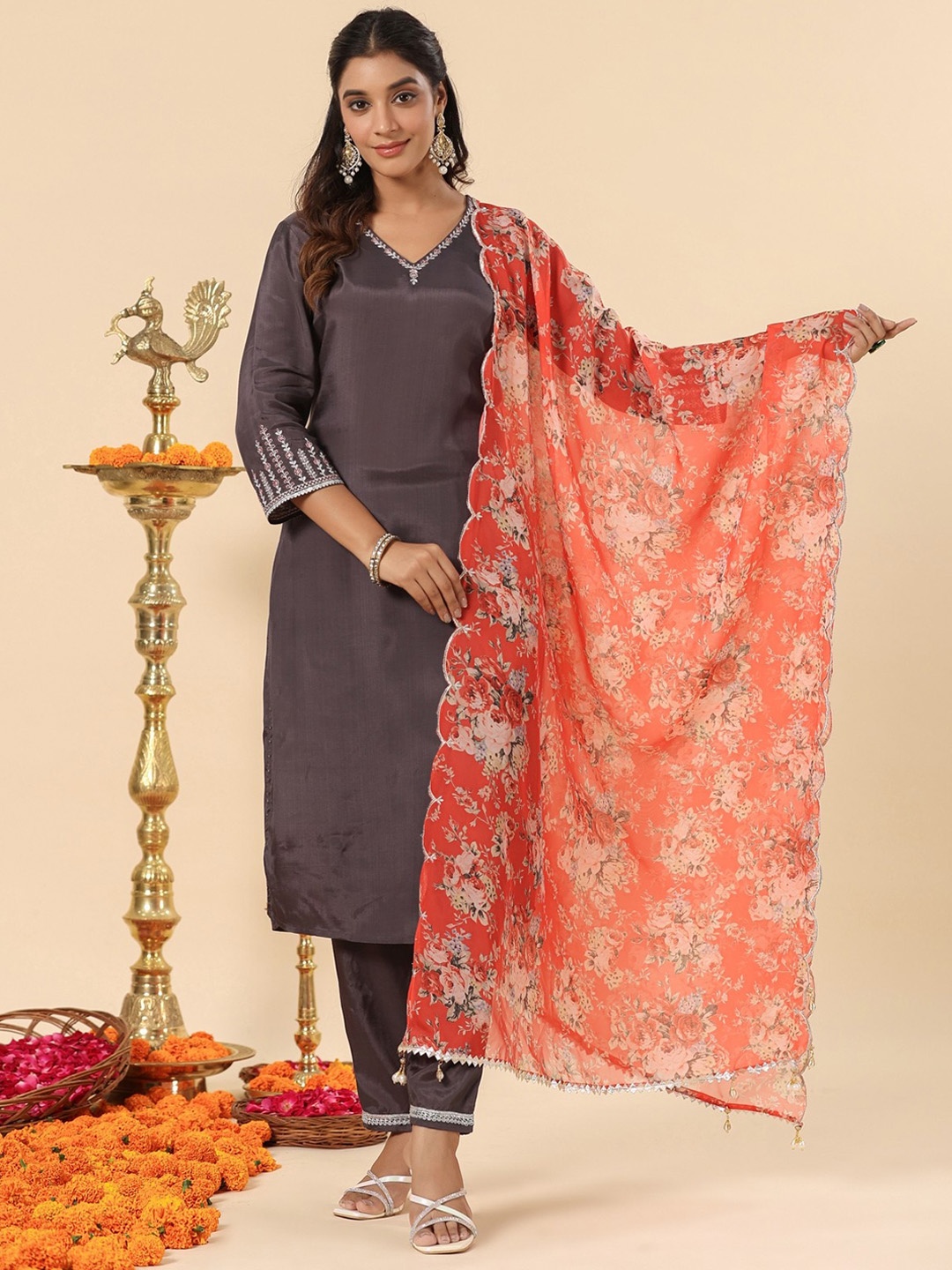 

SAVI Straight Kurta & Trousers Set With Dupatta, Grey