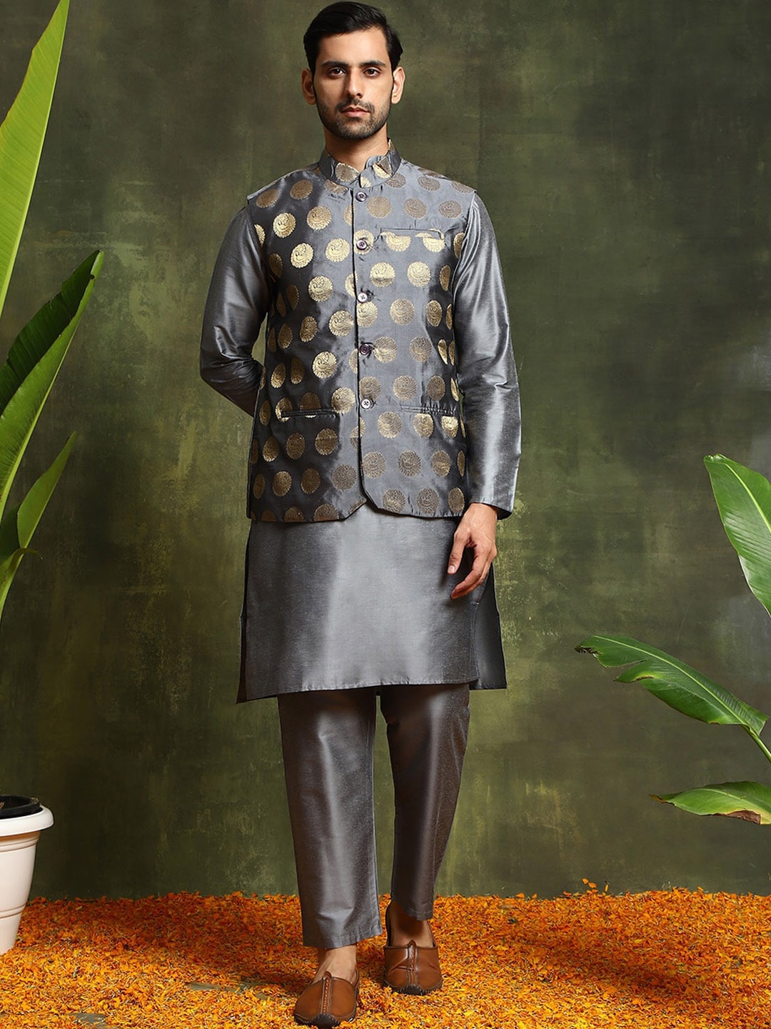 

AKS Mandarin Collar Kurta with Pyjamas & Nehru Jacket, Grey