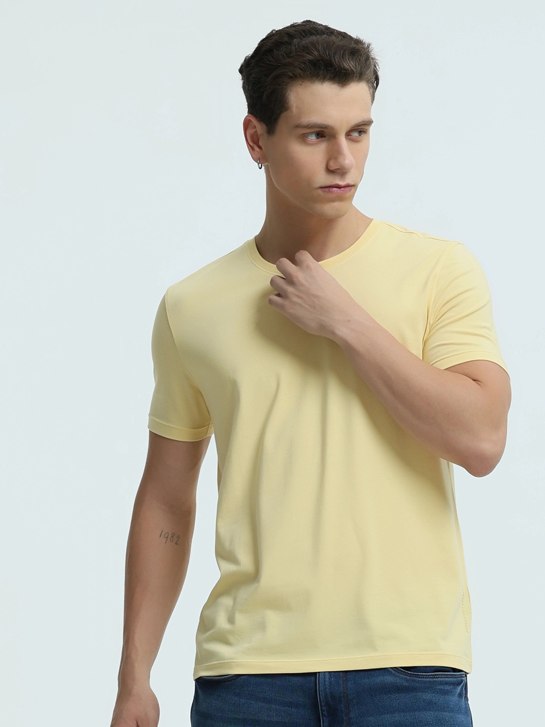

TURMS Anti-Stain Anti-Odor Water Repellent Crew Neck Casual T-Shirt, Yellow