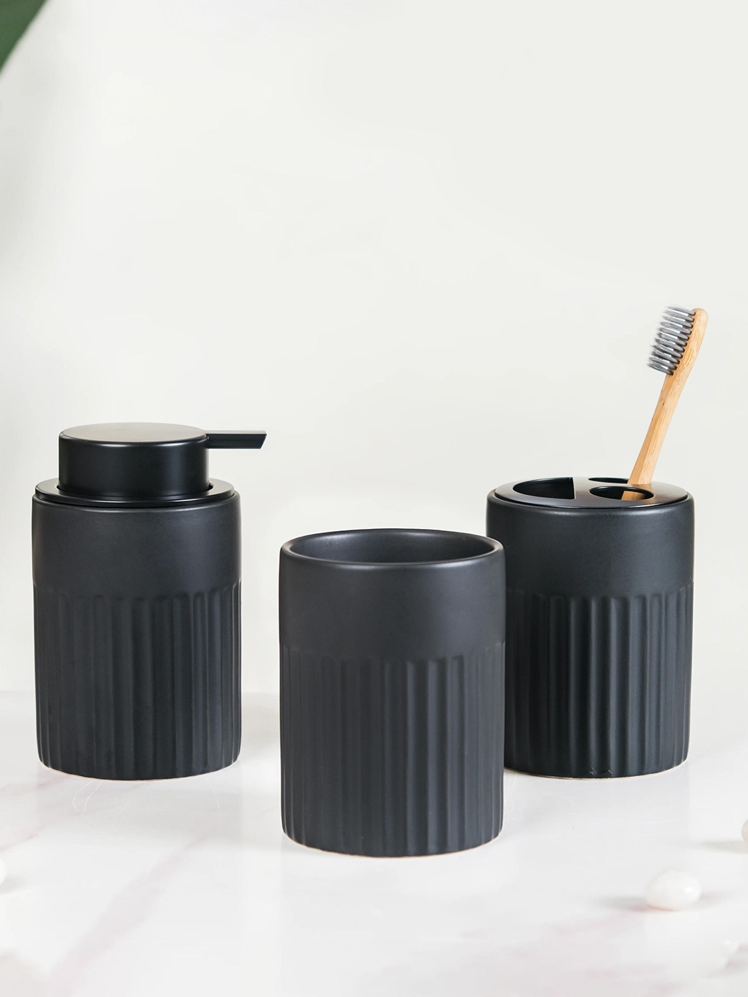 

Nestasia Black 3 Pieces Textured Ceramic Bathroom Accessory Set