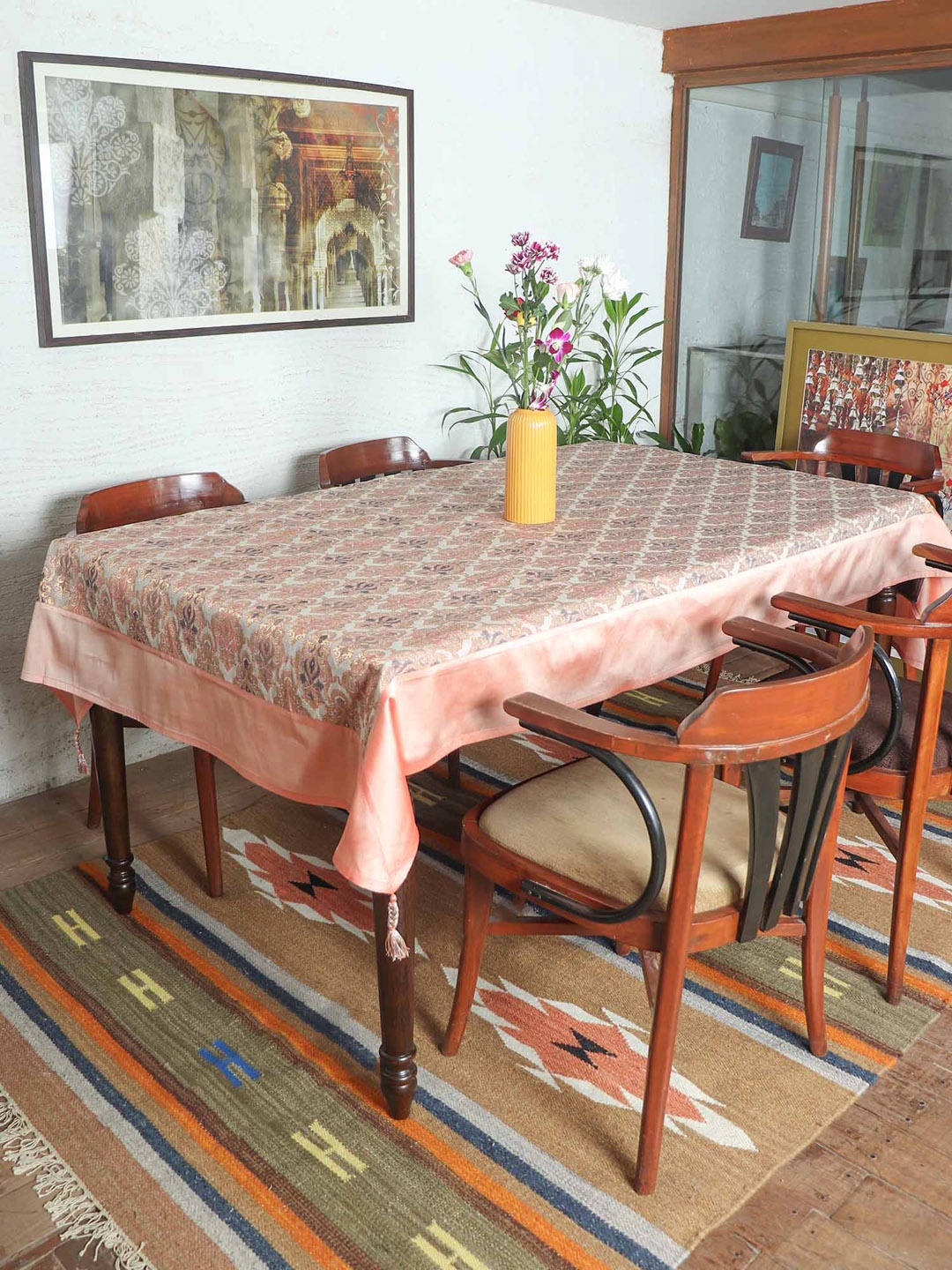 

ZEBA White & Red Borcade Silk 6 Seater Table Covers
