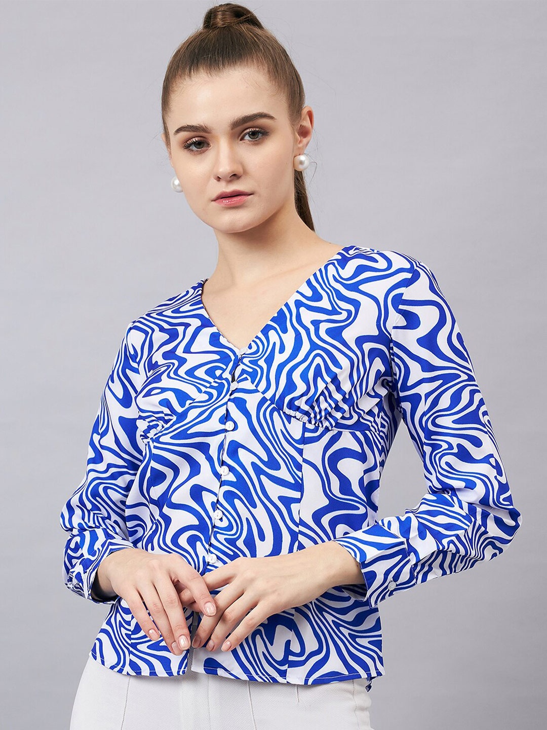 

Chemistry Abstract Printed V-Neck Cuffed Sleeves Crepe Top, Blue