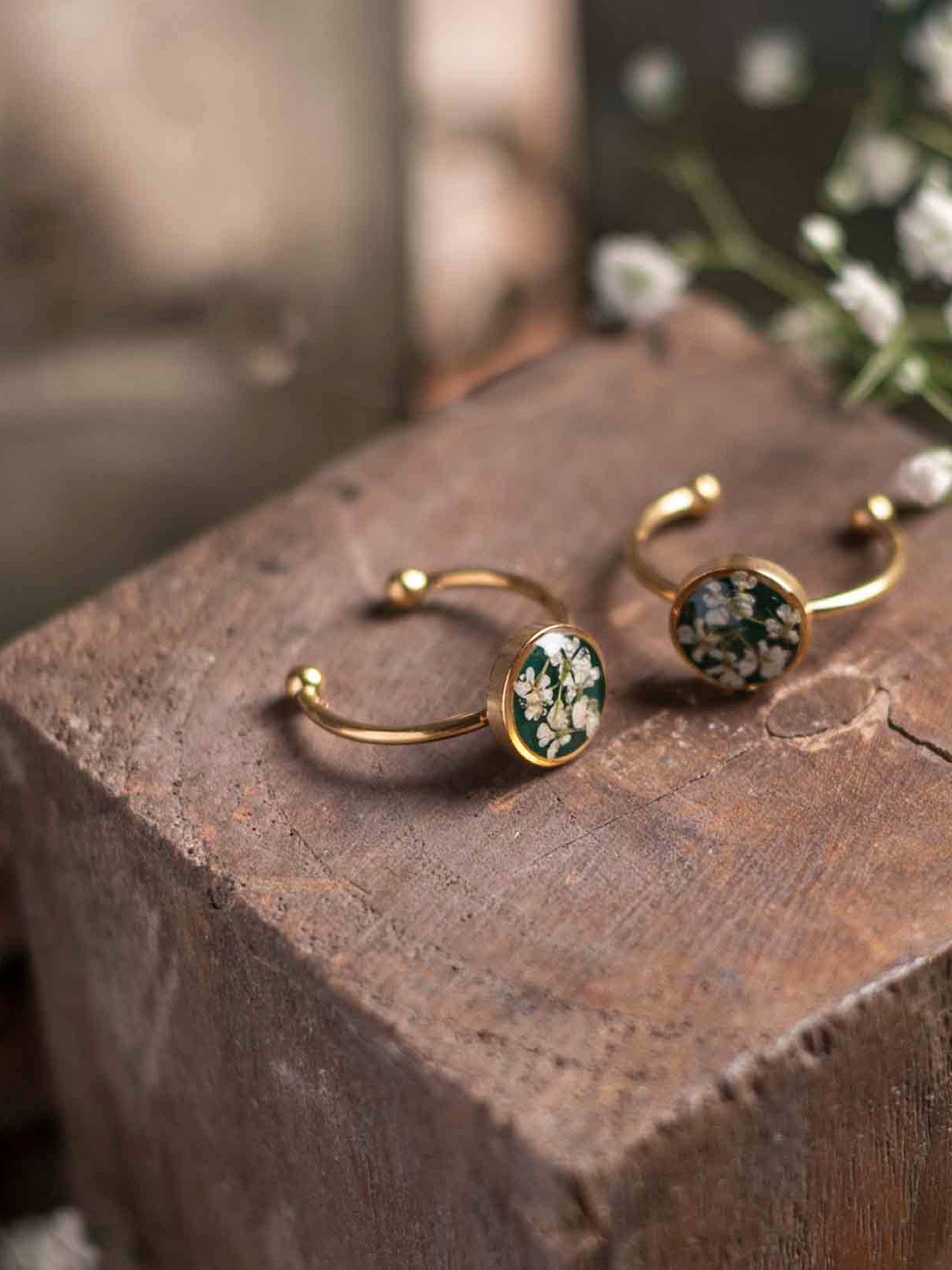 

LEAFYAFFAIR Gold-Plated Finger Adjustable Ring