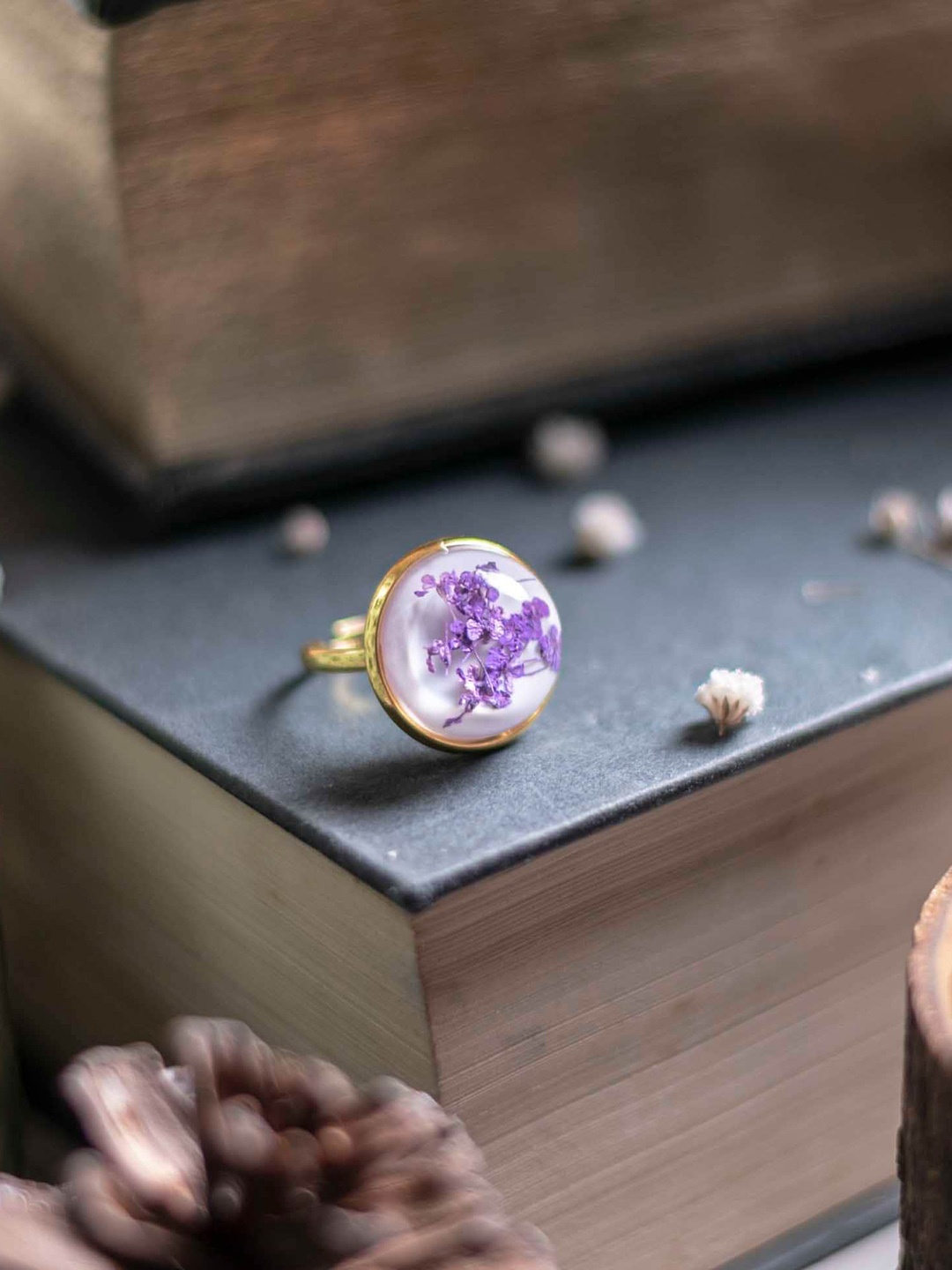

LEAFYAFFAIR Gold-Plated Lilac Fairy Finger Ring