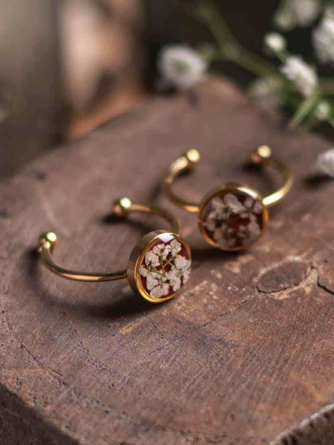 

LEAFYAFFAIR Gold Plated Adjustable Finger Ring, Red