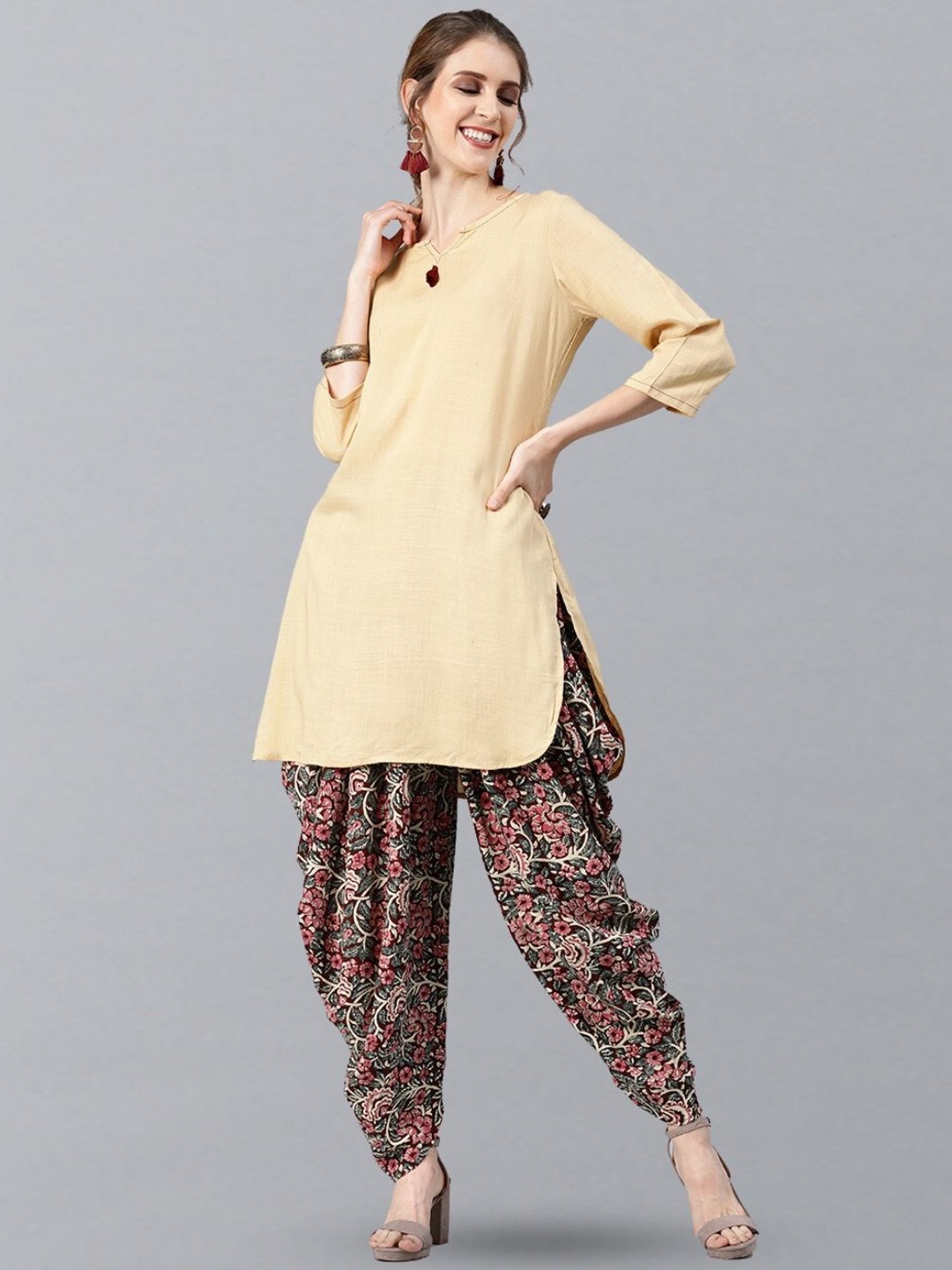 

Geroo Jaipur Notched Neck Straight Kurta & Block Printed Patiala, Beige
