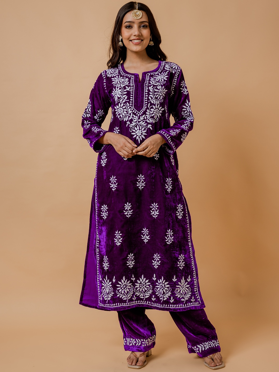 

HOUSE OF KARI Ethnic Motifs Embroidered Chikankari Velvet Kurta With Trousers, Purple