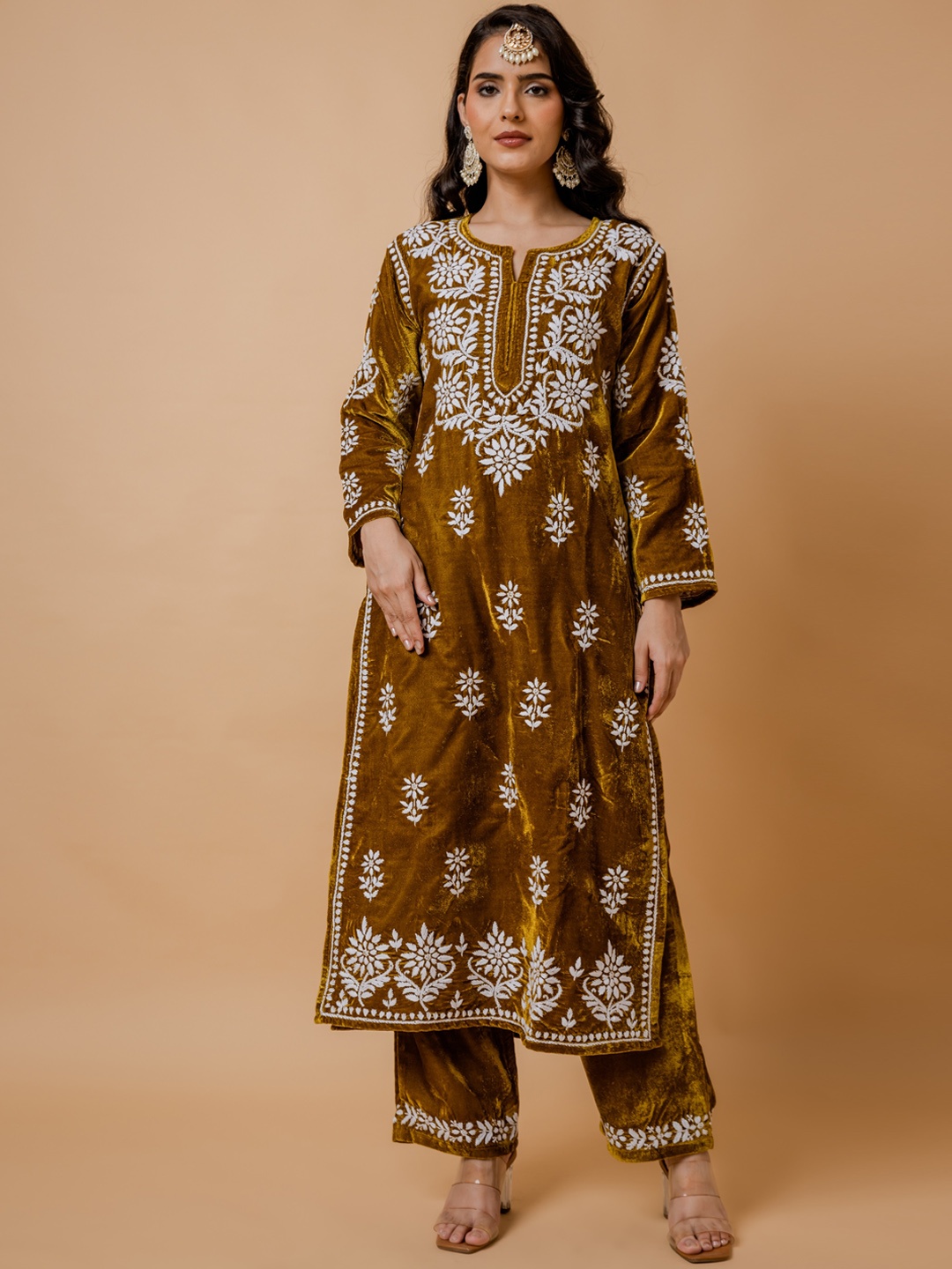 

HOUSE OF KARI Floral Embroidered Chikankari Velvet Kurta with Trousers, Yellow
