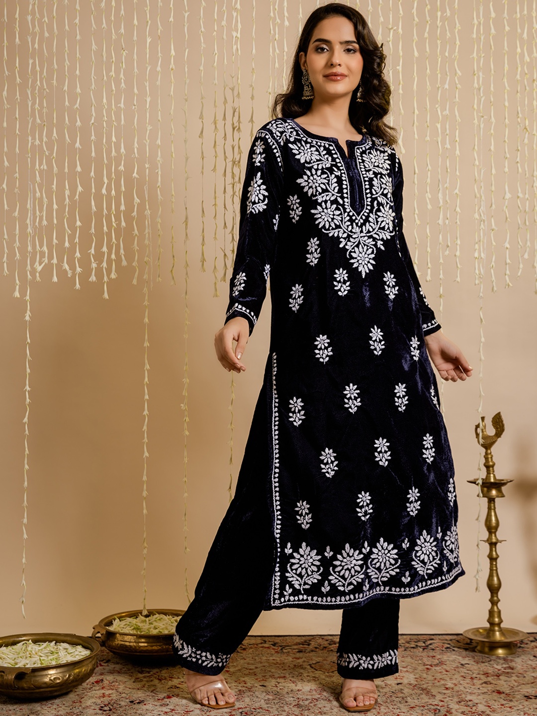 

HOUSE OF KARI Floral Embroidered Chikankari Velvet Kurta with Trousers, Blue