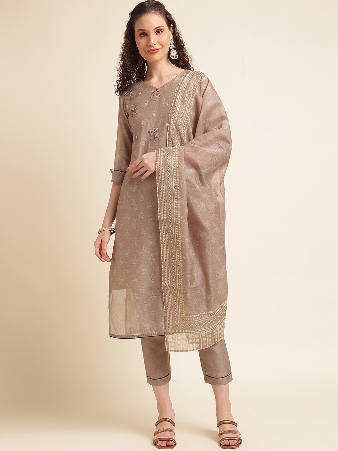 

NAINVISH Floral Embroidered Regular Thread Work Kurta With Trousers & Dupatta, Grey