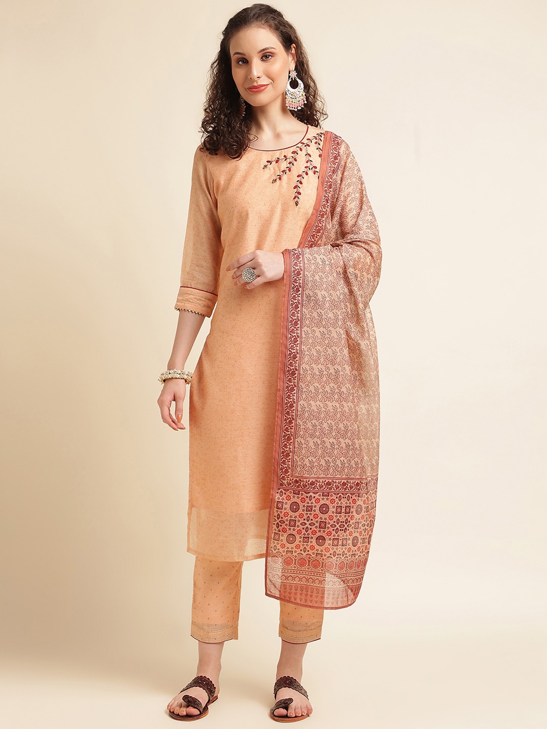 

NAINVISH Women Kurta Sets, Orange