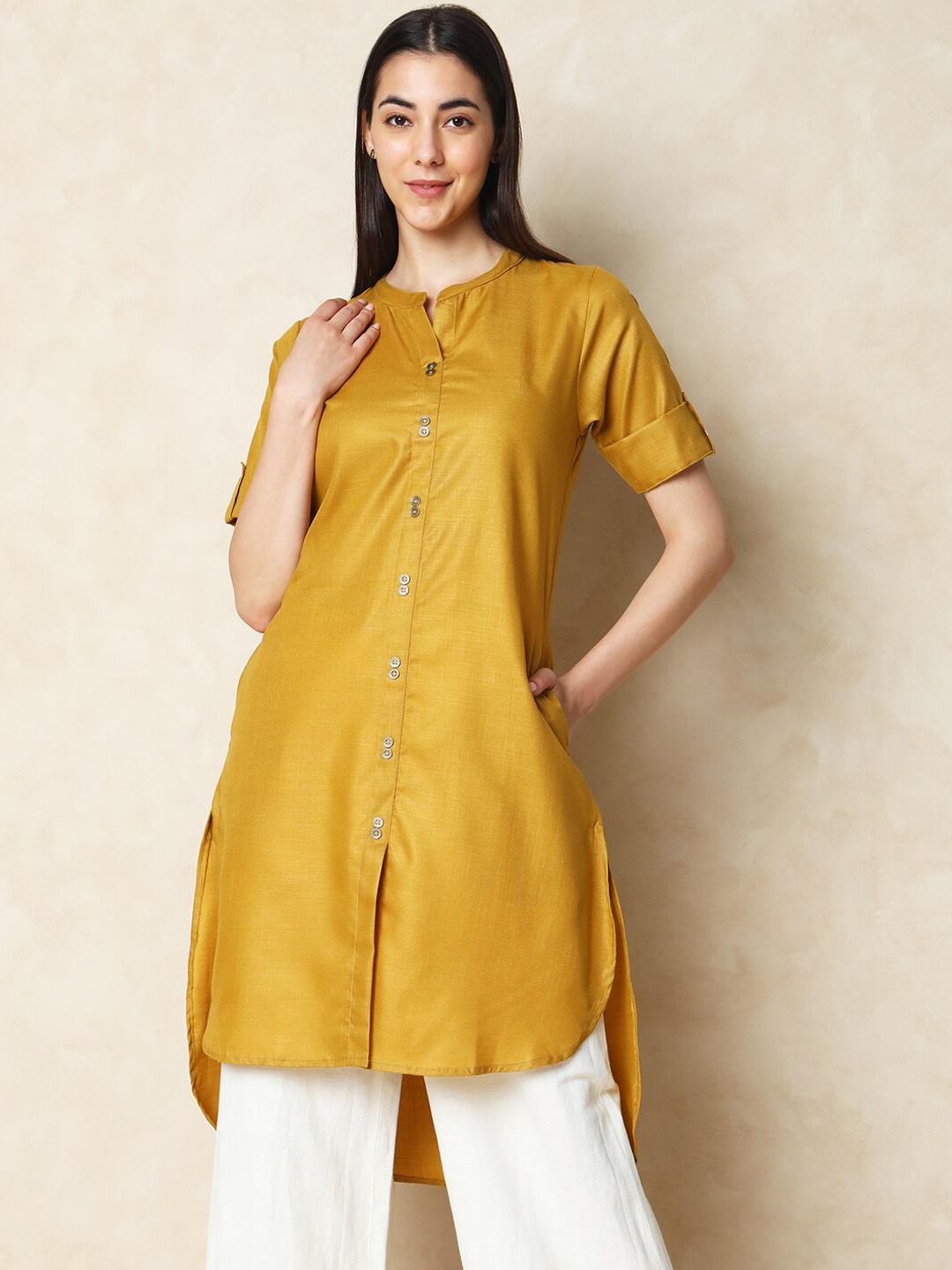 

Indifusion Mandarin Collar Roll-Up Sleeves Chanderi Silk Kurta, Mustard