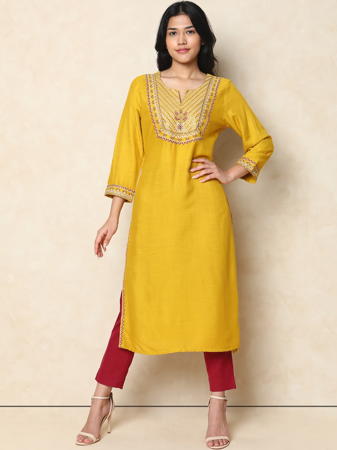 

Indifusion Floral Yoke Design Thread Work Kurta, Yellow