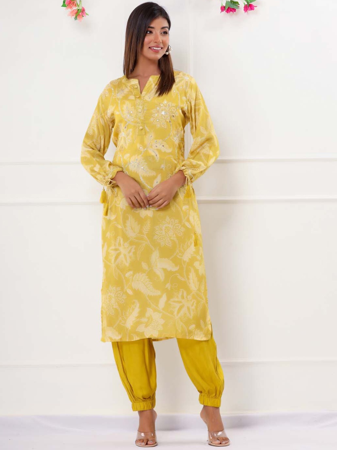 

Meena Bazaar Floral Printed Mandarin Collar Cuff Sleeve Regular Sequinned Kurta Set, Mustard