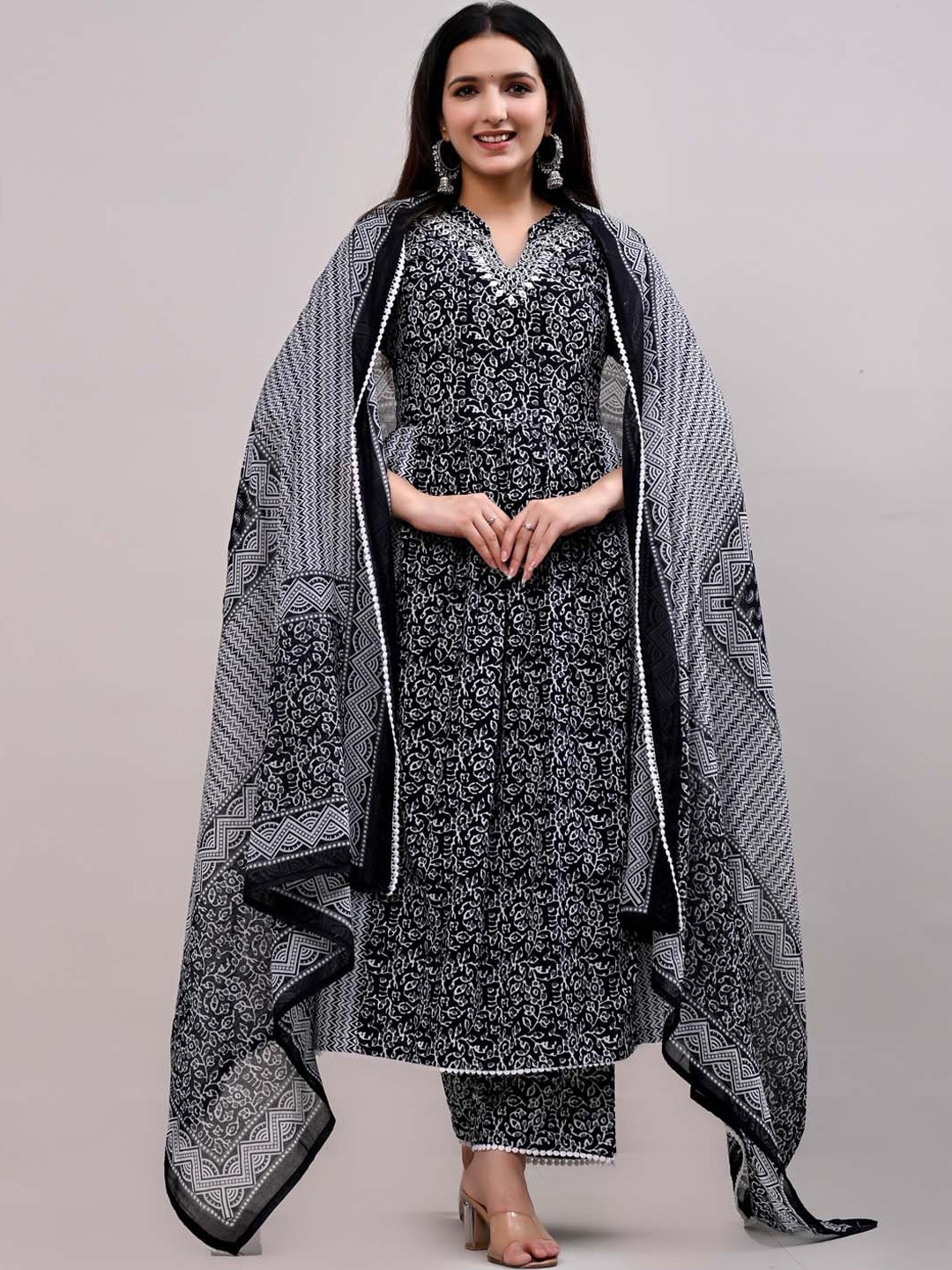 

Meena Bazaar Floral Printed Pure Cotton V-Neck Kurta With Palazzos & Dupatta, Black