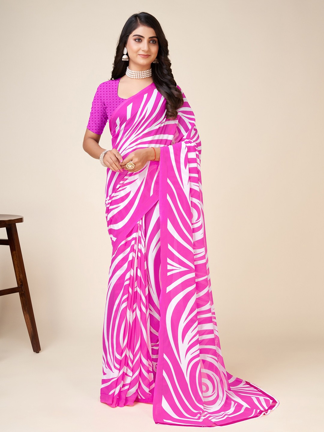 

Ambuja International Abstract Printed Saree, Pink