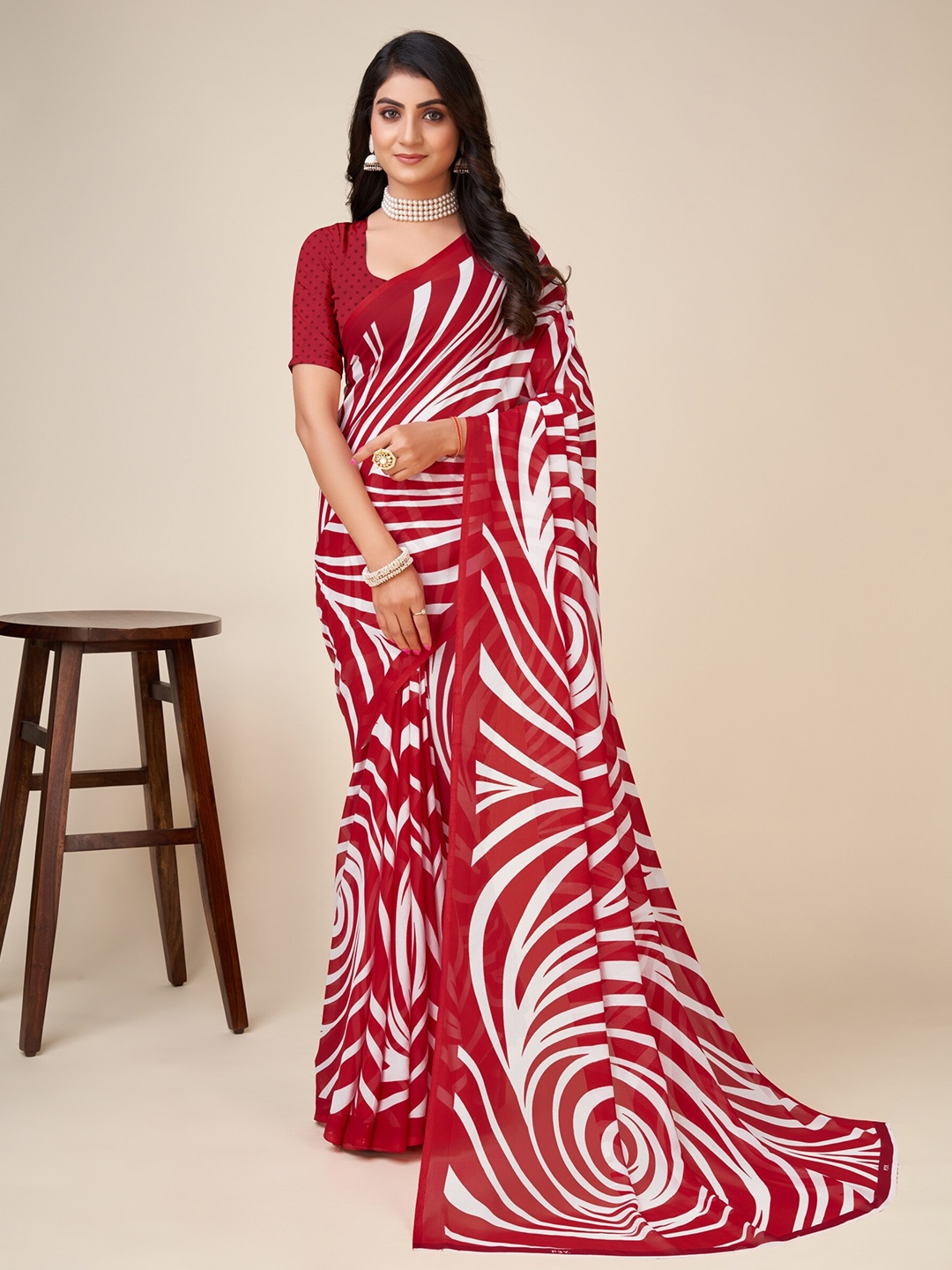 

Ambuja International Abstract Printed Saree, Red