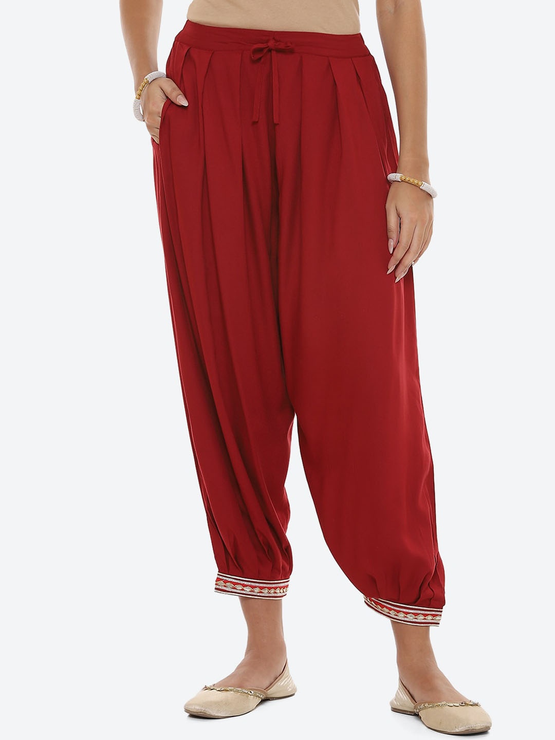 

2Bme Women Mid Rise Straight Fit Pleated Patiala, Maroon