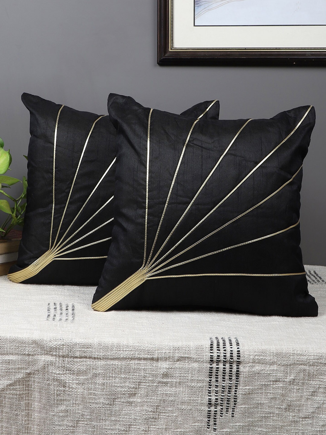 

MFD HOME FURNISHING Black & Gold-Toned 2 Pieces Square Cushion Covers