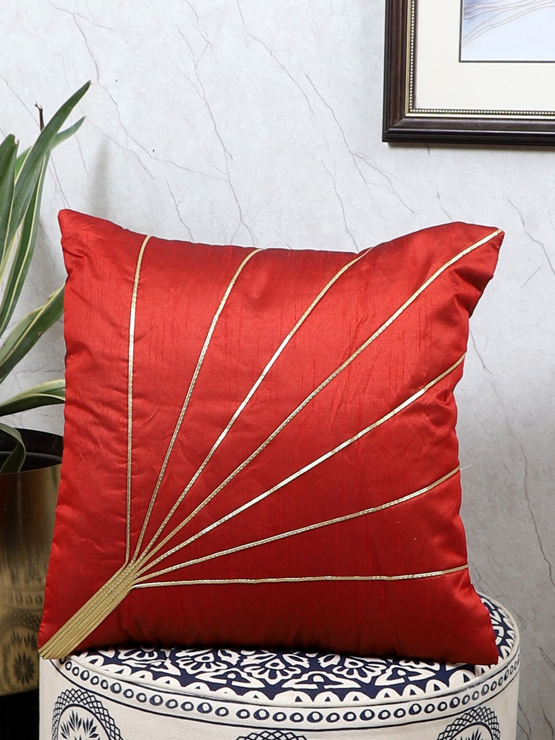 

MFD HOME FURNISHING Red & Gold-Toned Embroidered Square Cushion Cover