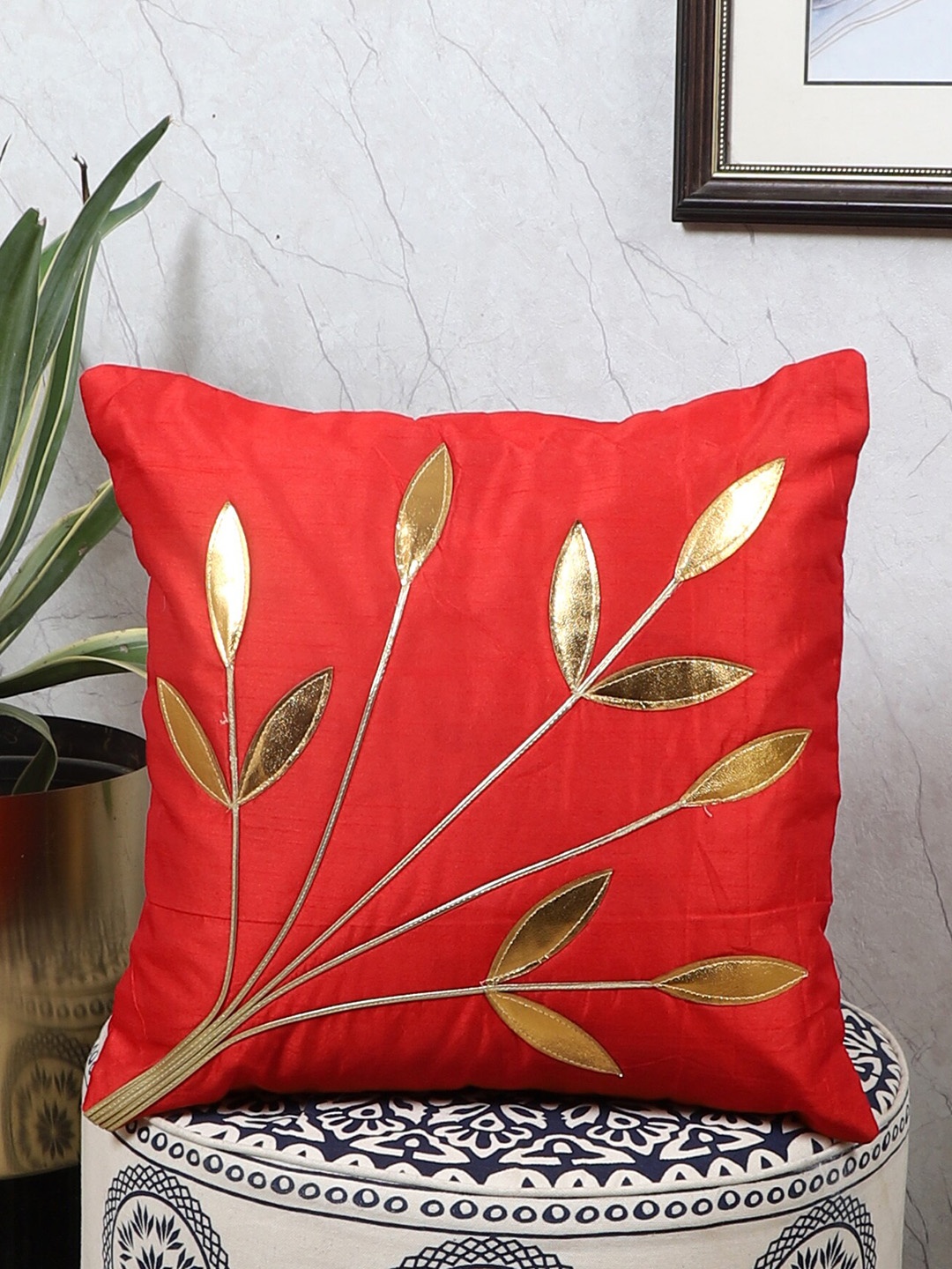 

MFD HOME FURNISHING Red & Gold-Toned Embellished Square Cushion Cover