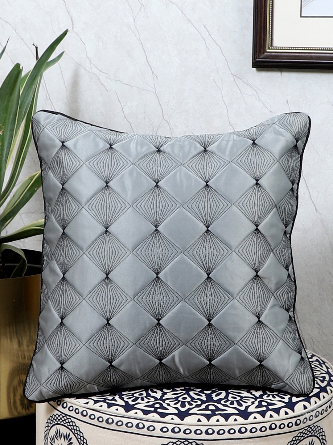

MFD HOME FURNISHING Silver-Toned & Black Embroidered Satin Square Cushion Cover