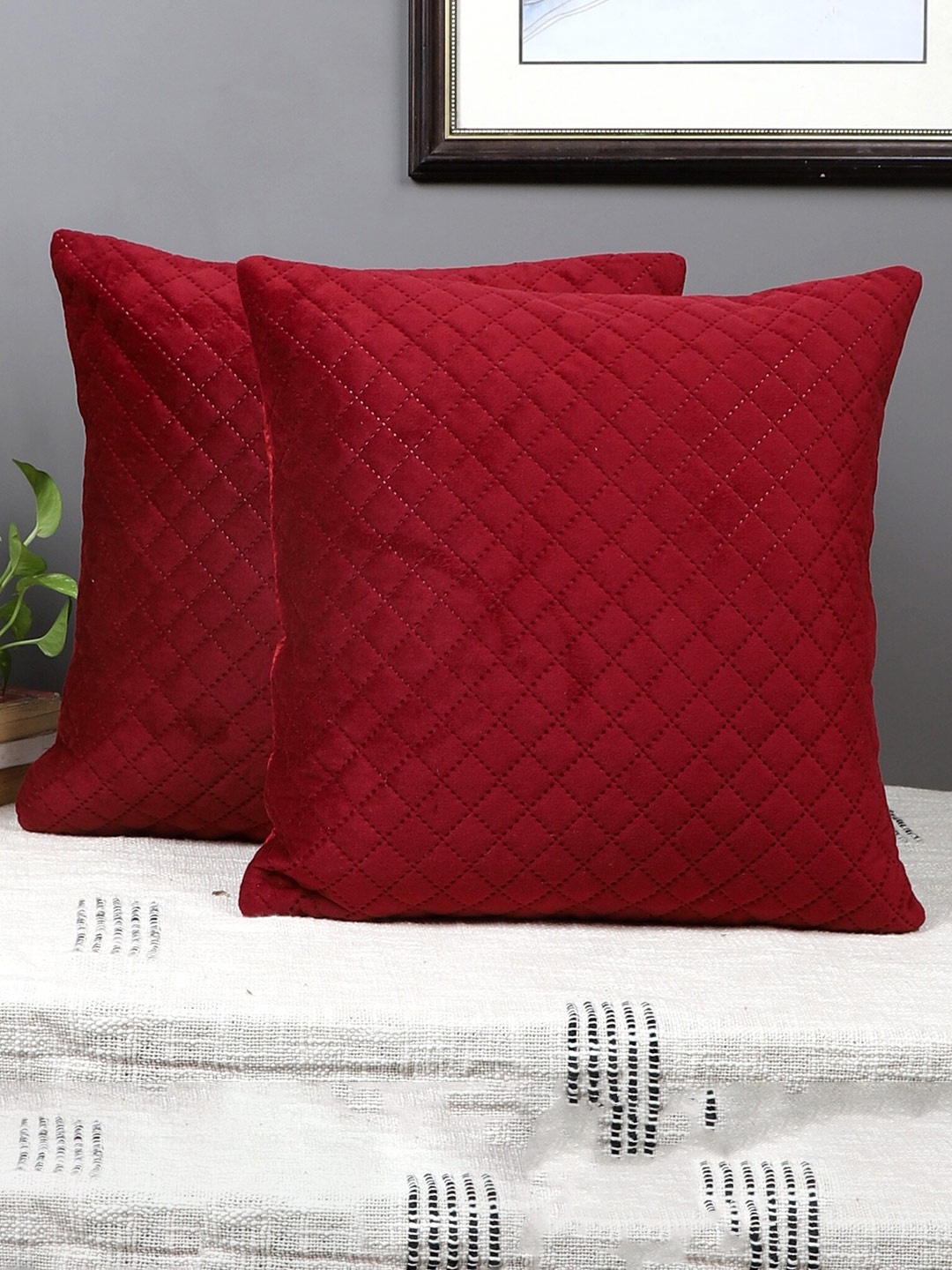 

MFD HOME FURNISHING Maroon 2 Pieces Checked Velvet Square Cushion Covers
