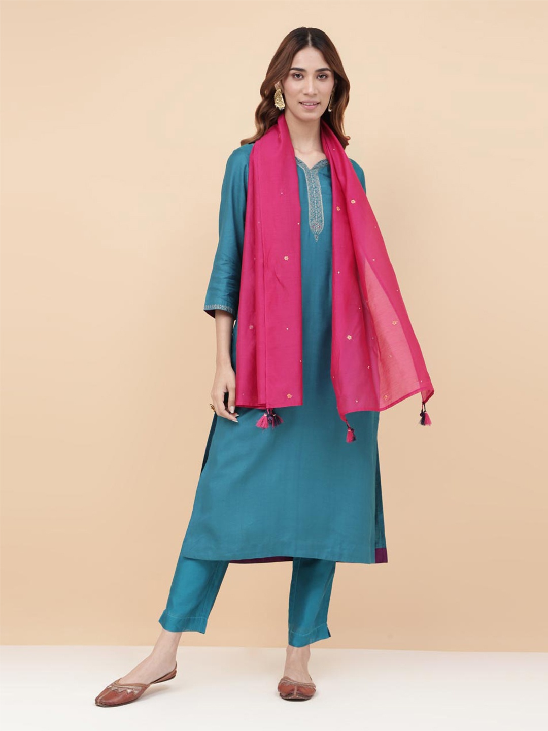 

Fabindia Floral Embroidered Cotton Silk Stole, Magenta