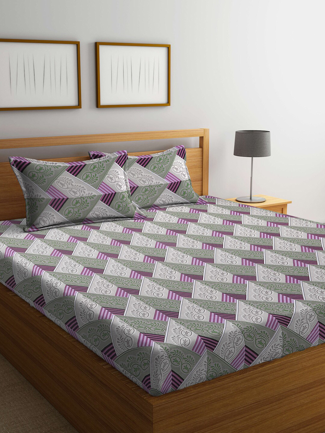 

BOMBAY DYEING Purple & White Geometric Cotton 104 TC Queen Bedsheet With 2 Pillow Covers