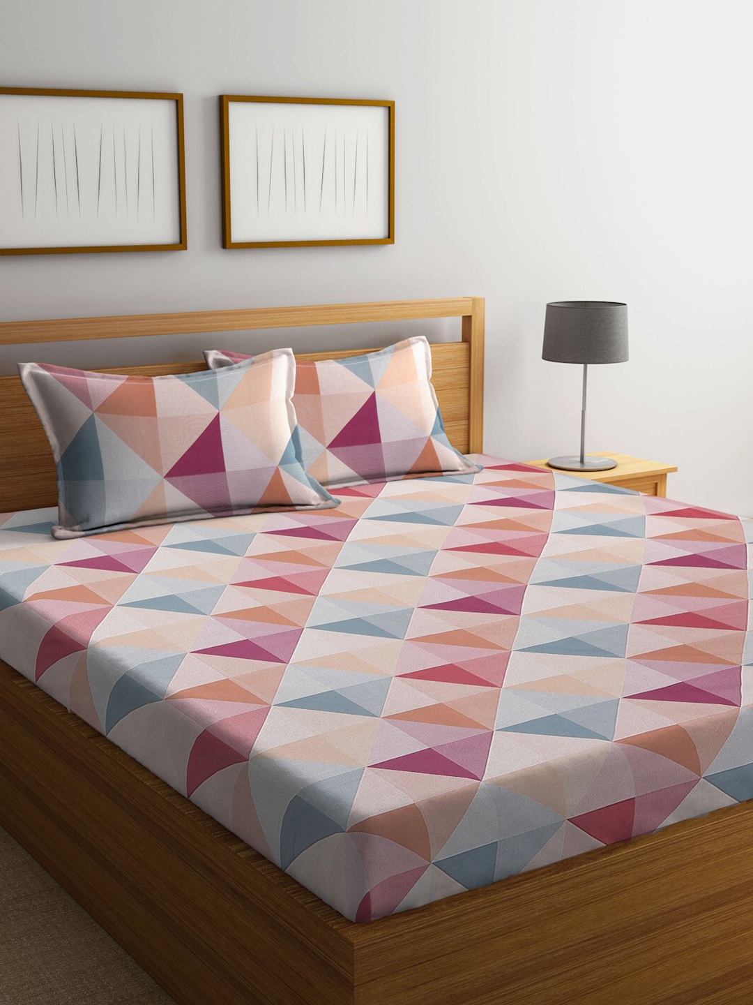 

BOMBAY DYEING Brown & Pink Geometric Cotton 104 TC King Bedsheet with 2 Pillow Covers