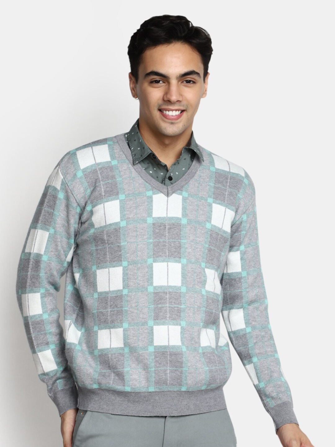 

V-Mart Checked V-Neck Cotton Pullover, Grey