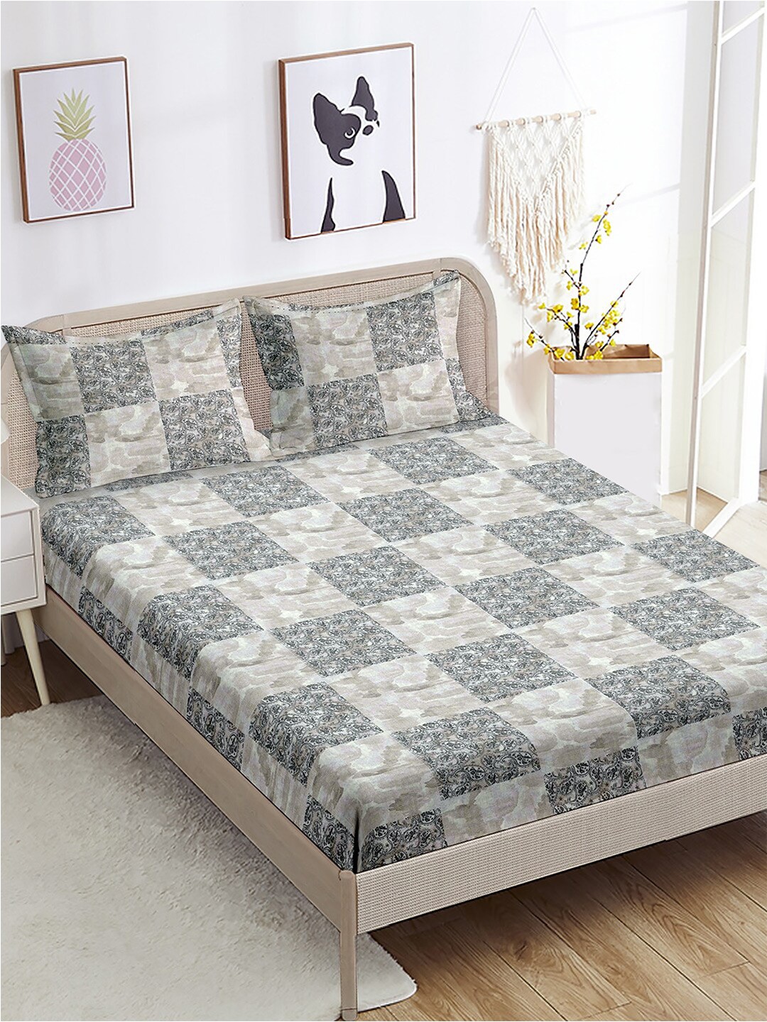 

BELLA CASA Sunshine Grey & Green Geometric Cotton 220 TC King Bedsheet & 2 Pillow Covers