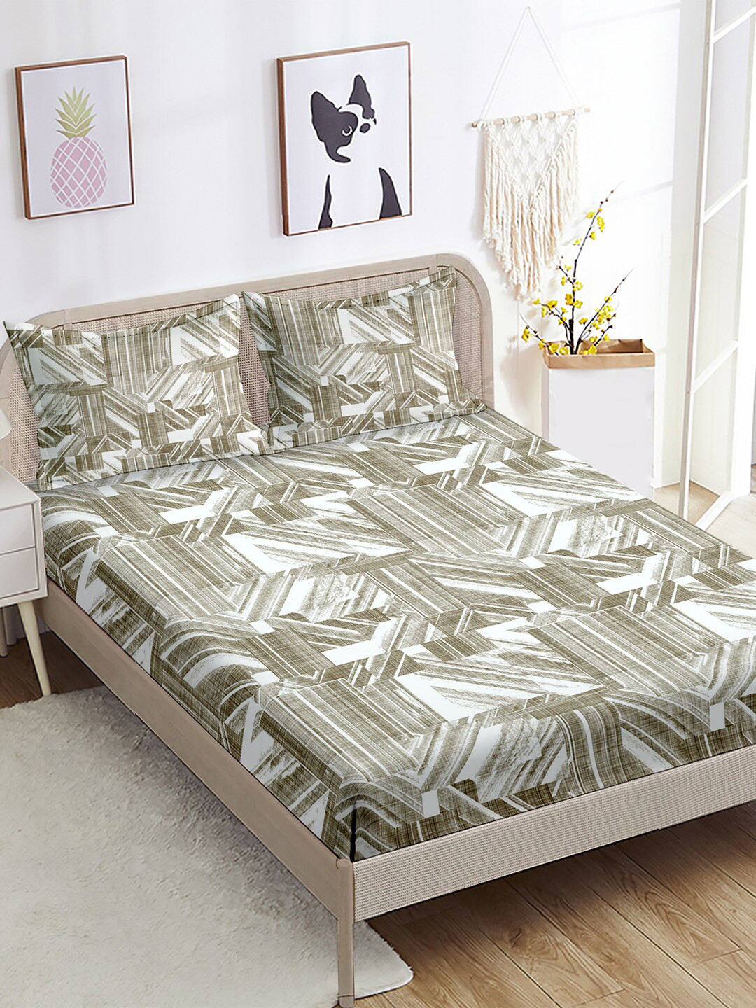

BELLA CASA Sunshine Green & White Printed Cotton 220 TC King Bedsheet with 2 Pillow Covers