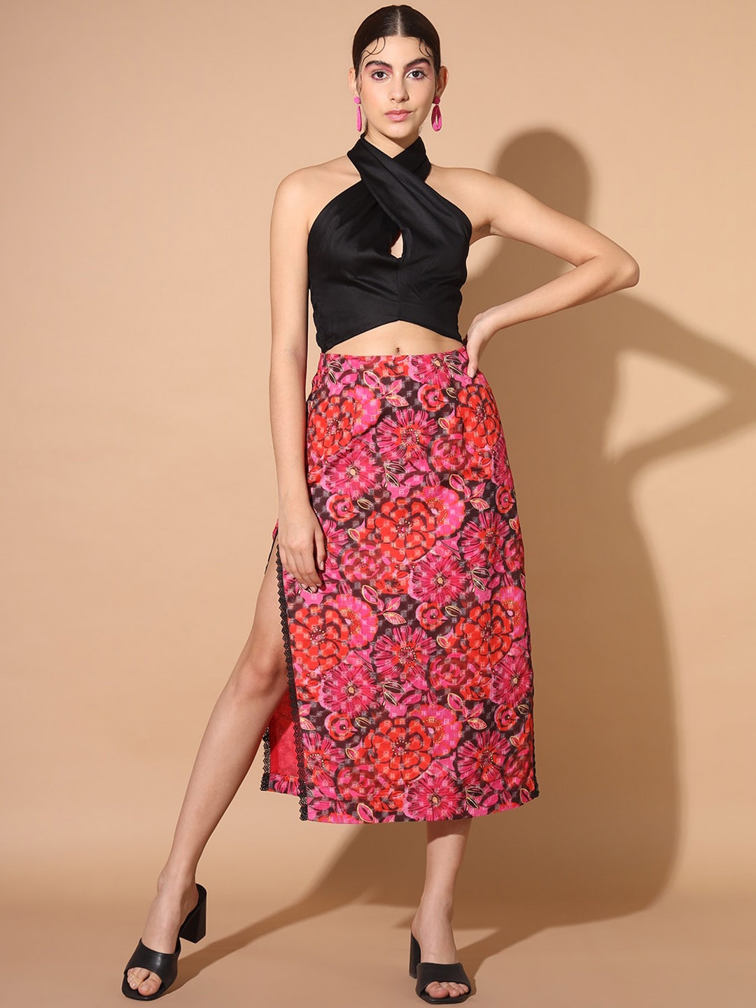 

Cation Halter Neck Top With Maxi Skirts, Black