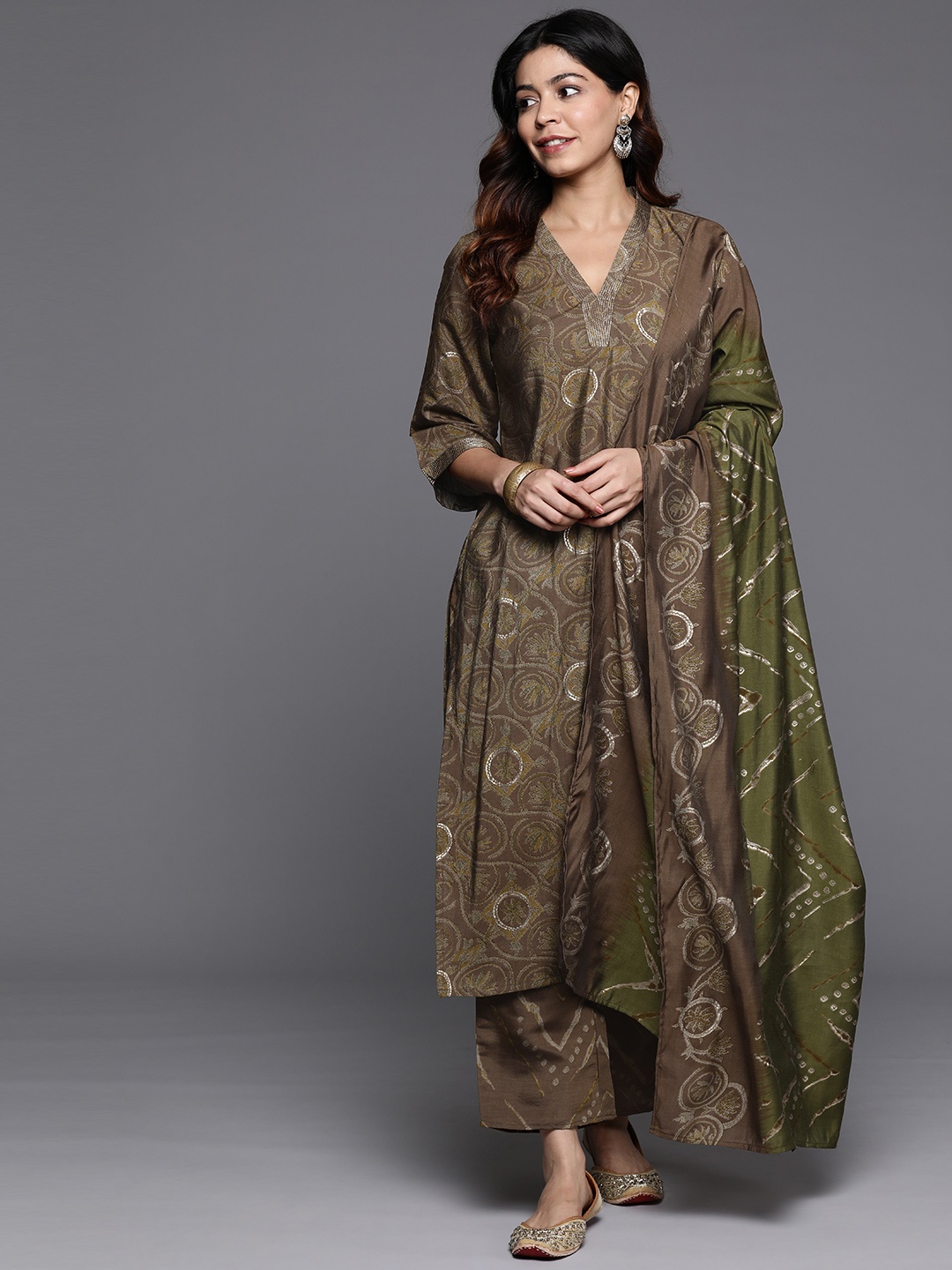 

Libas Women Floral Printed Regular Kurta with Trousers & With Dupatta, Olive