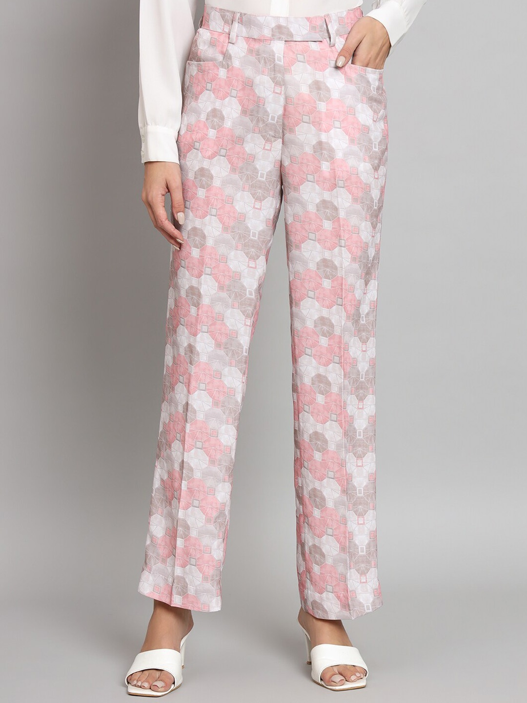 

PowerSutra Women Geometric Printed Relaxed Easy Wash Pleated Trousers, Pink