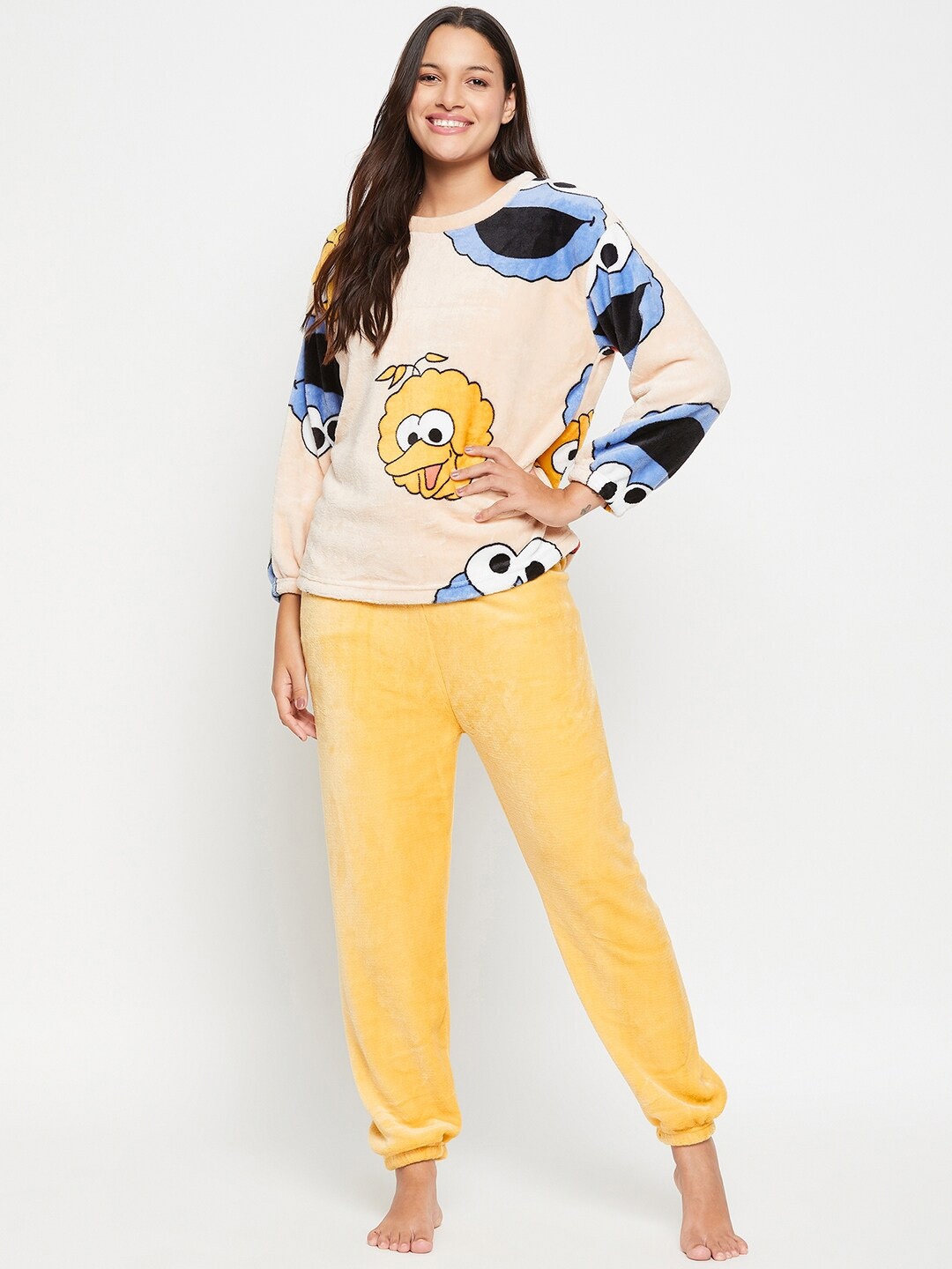 

Camey Graphic Printed Round Neck T-Shirt & Lounge Pants, Cream