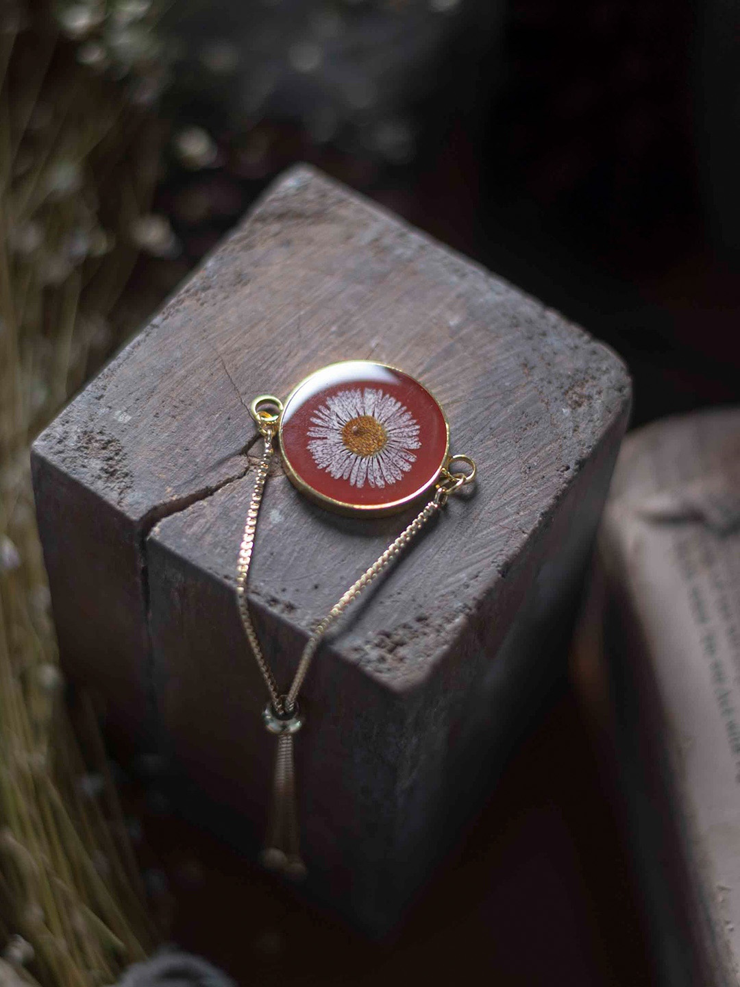 

LEAFYAFFAIR Gold-Plated Charm Bracelet