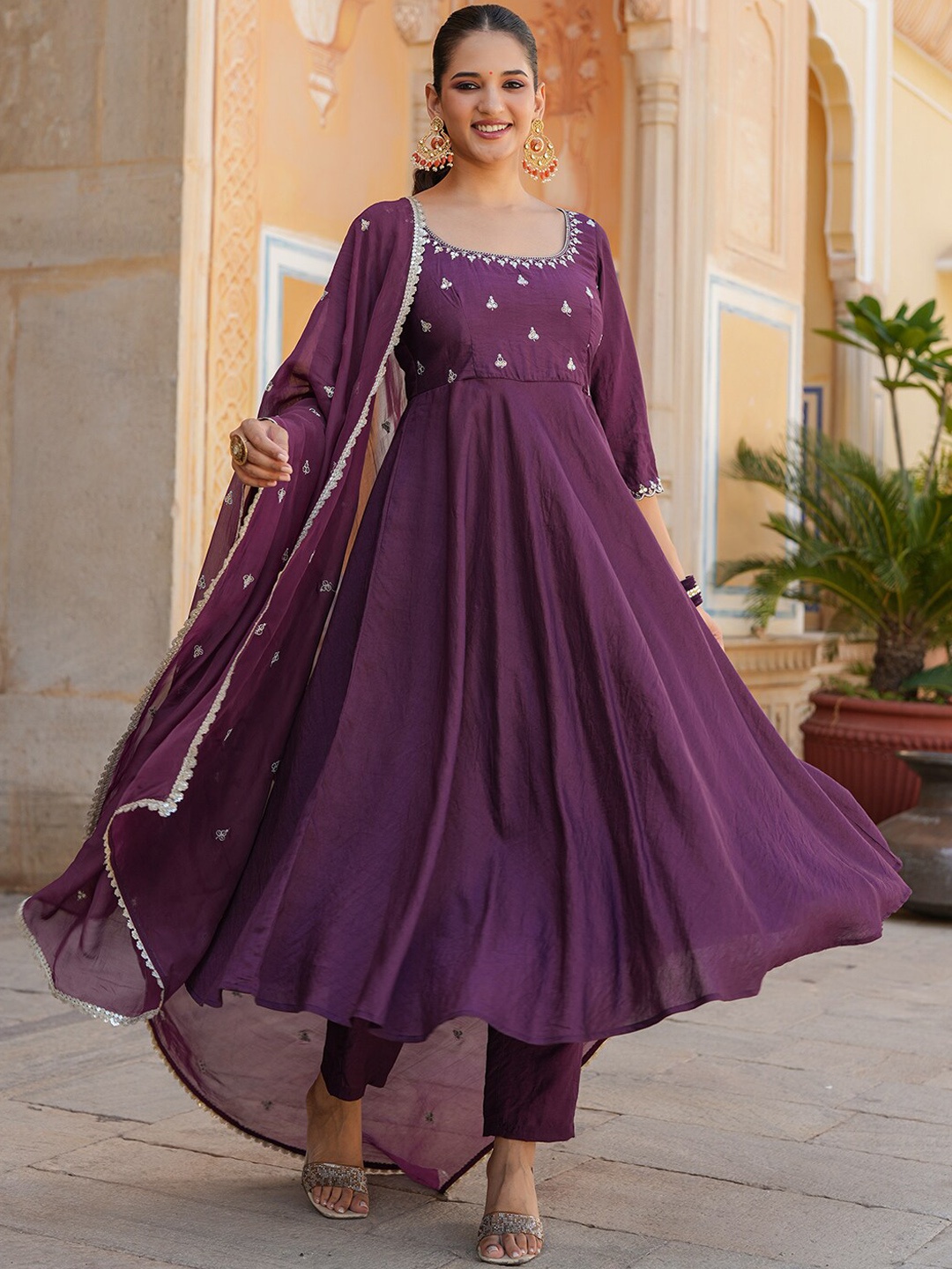 

EverBloom Ethnic Motifs Embroidered Regular Sequinned Kurta With Trousers & Dupatta, Purple