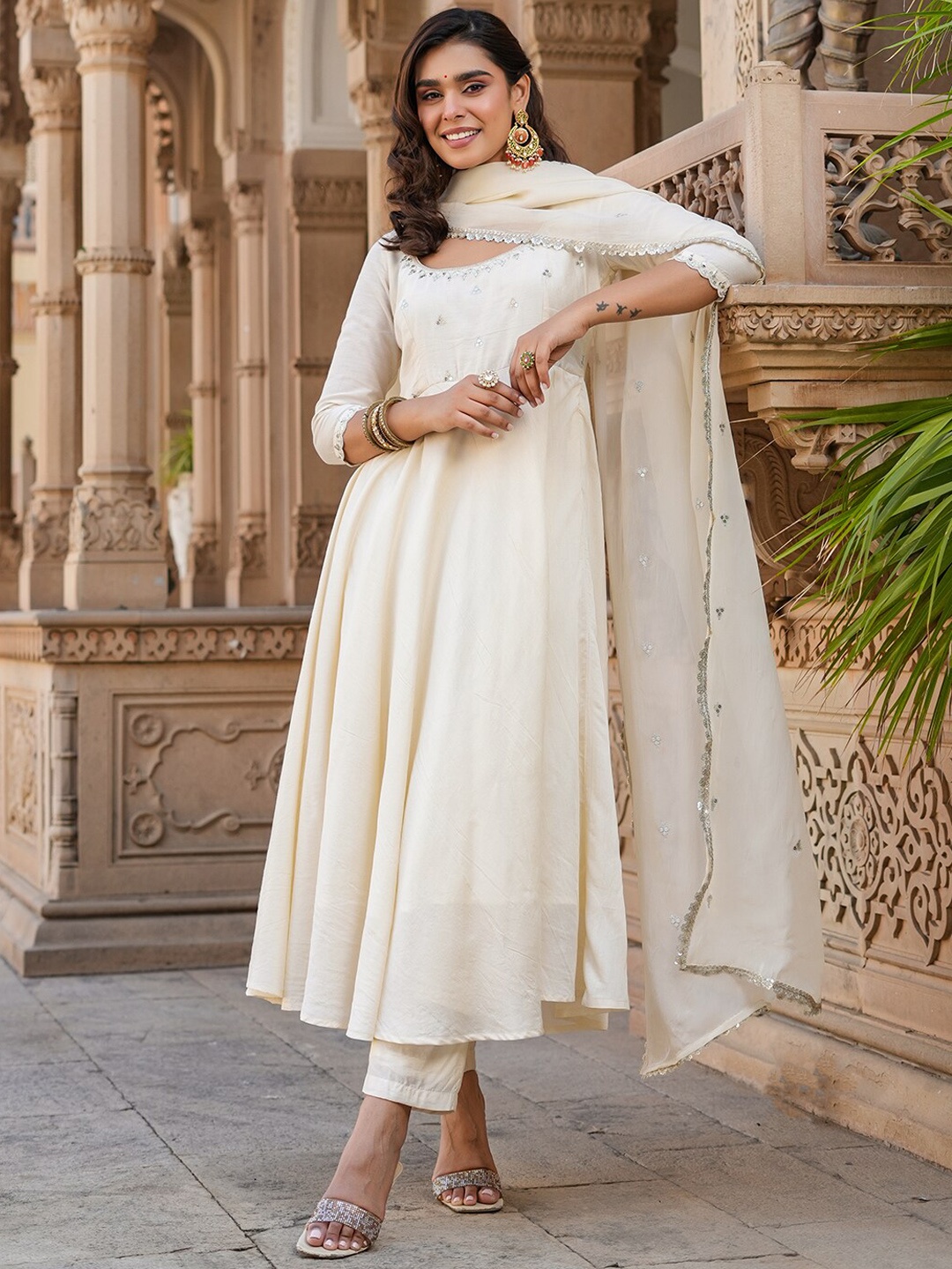 

EverBloom Yoke Design Sequinned Kurta with Trousers & With Dupatta, Metallic