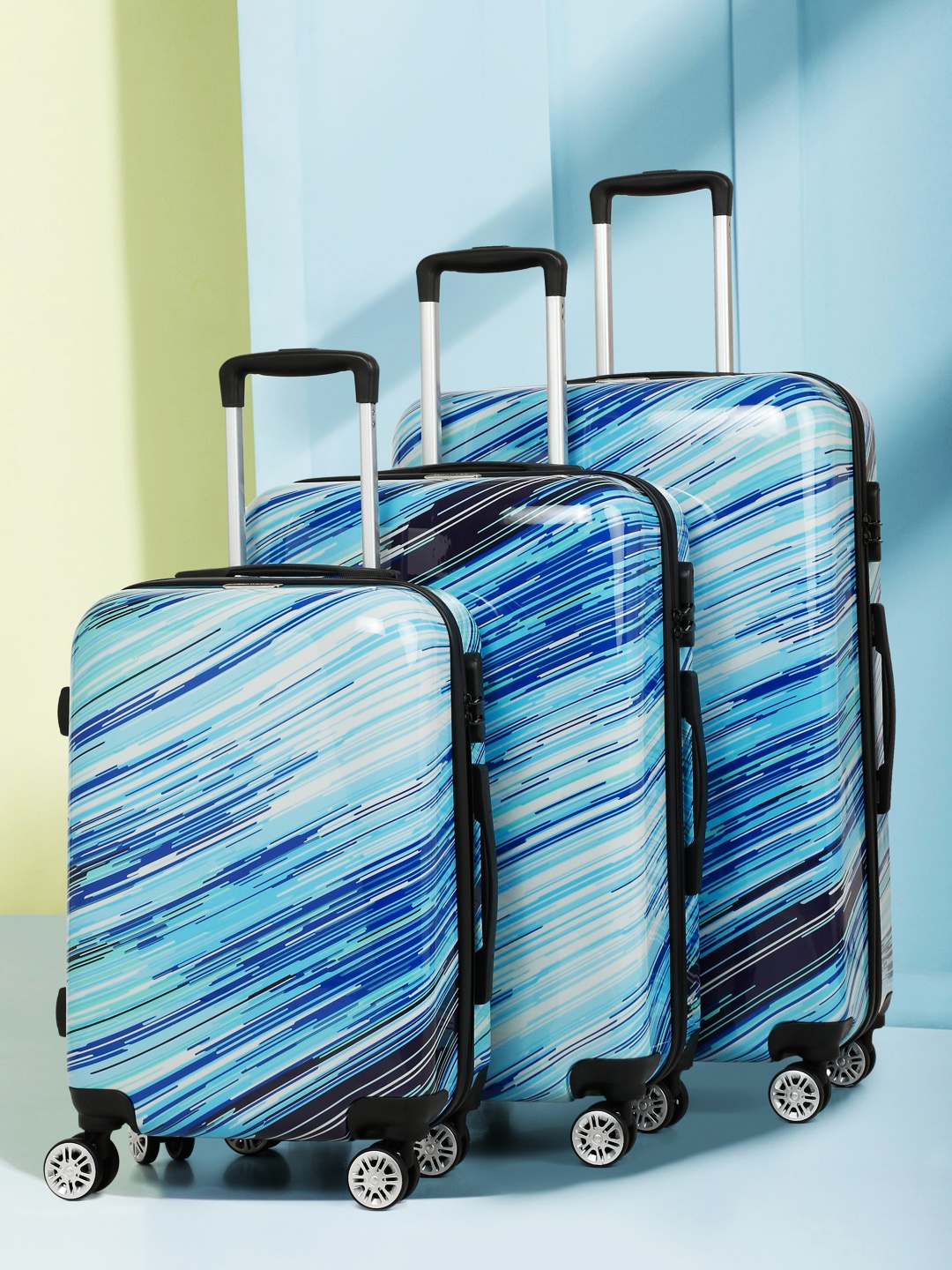 

Teakwood Leathers Linear Set of 3 Trolley Bags - 32.2 Litres, 54.6 Litres, 95.5 Litres, Blue